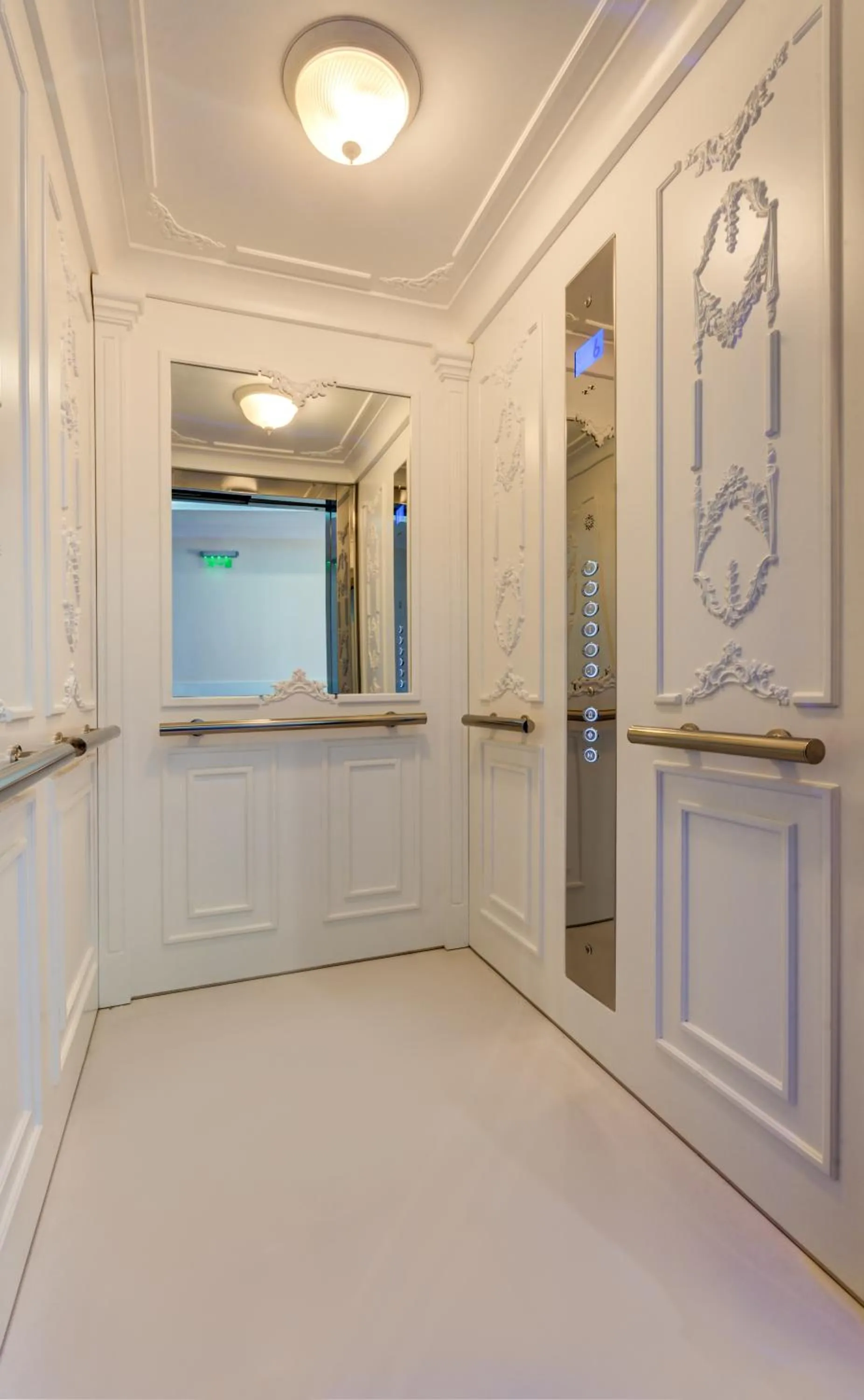 Property building in Siena Palace