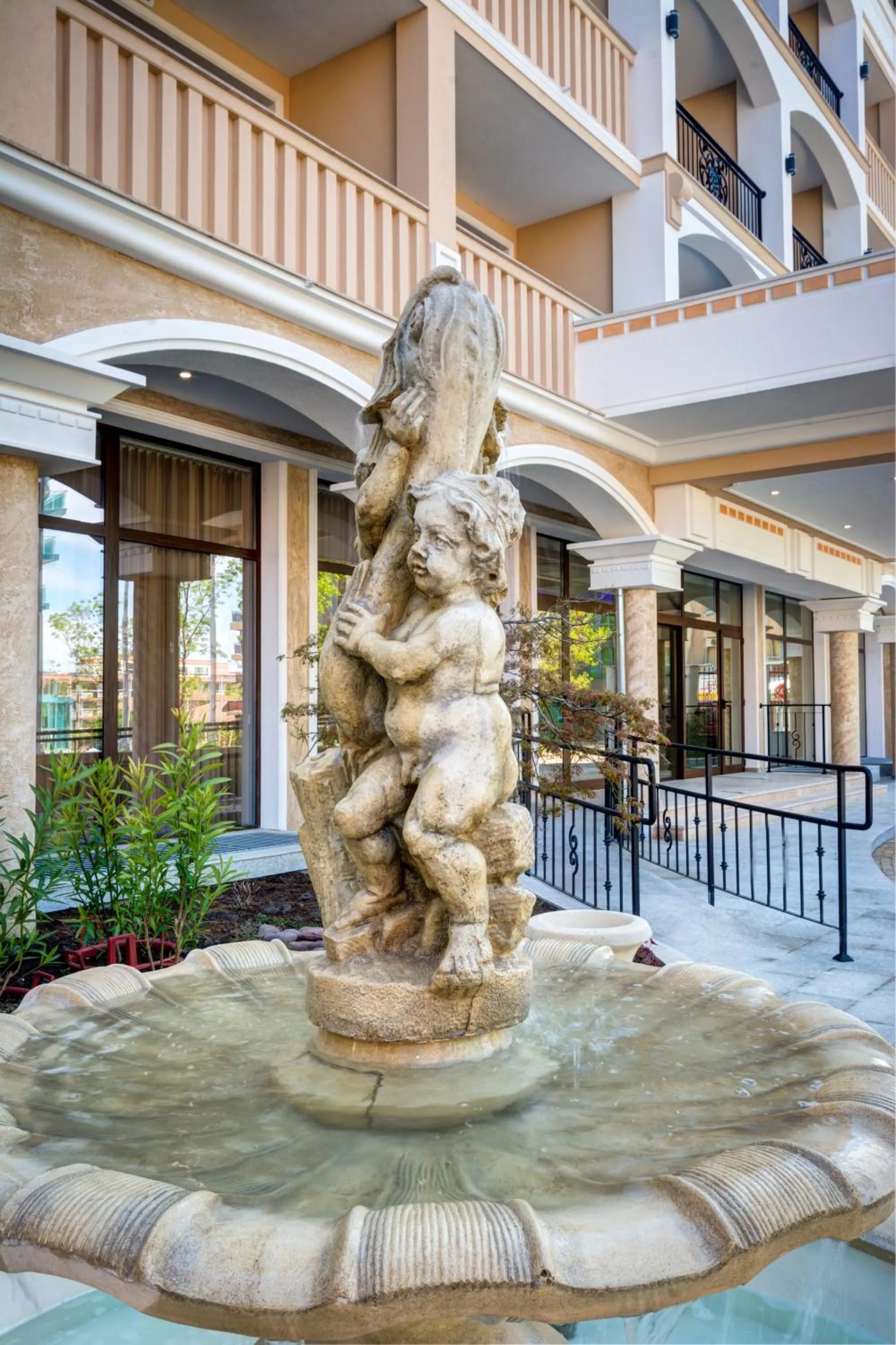 Facade/entrance in Siena Palace