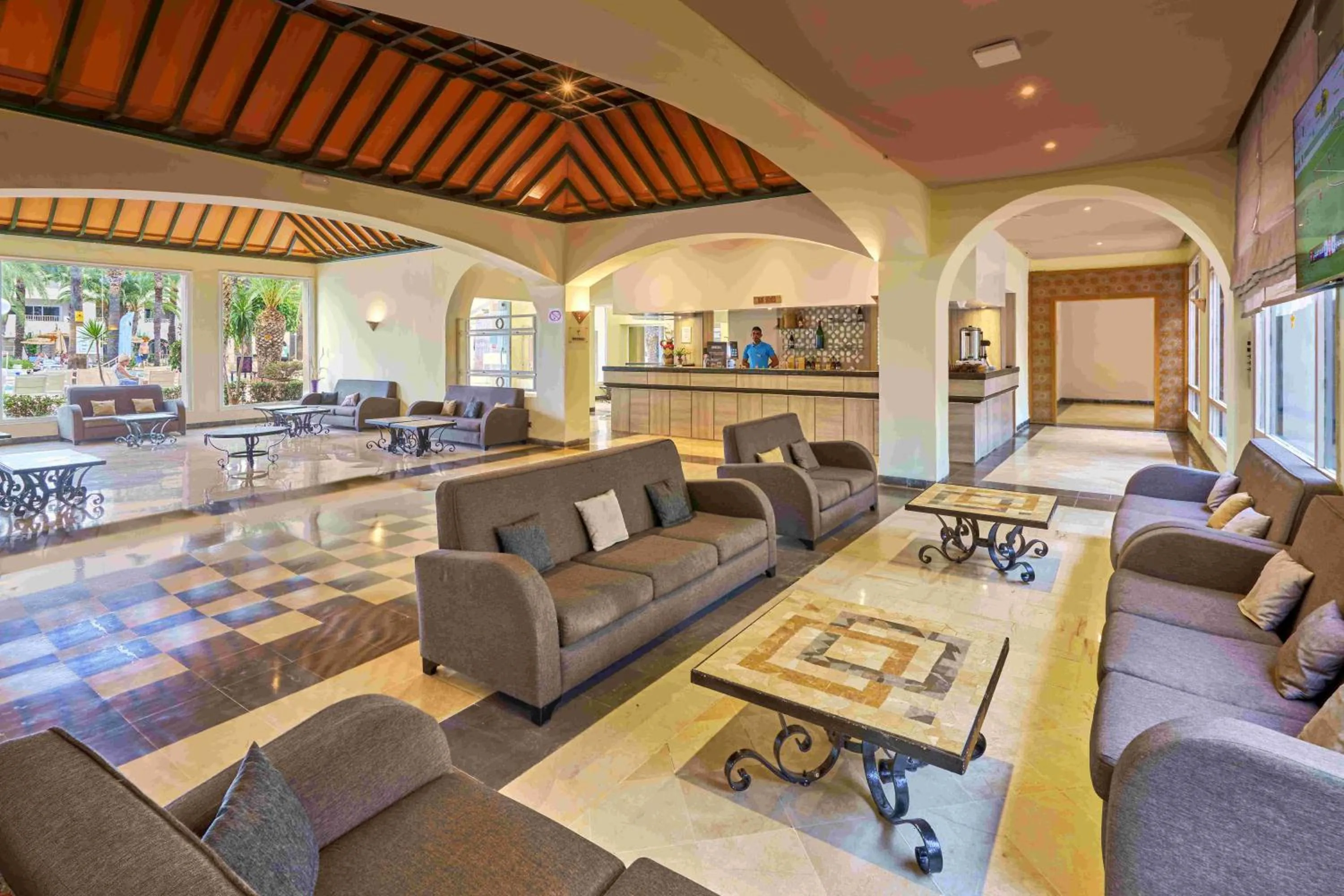 TV and multimedia in TUI SUNEO Palm Beach Skanes - All Inclusive