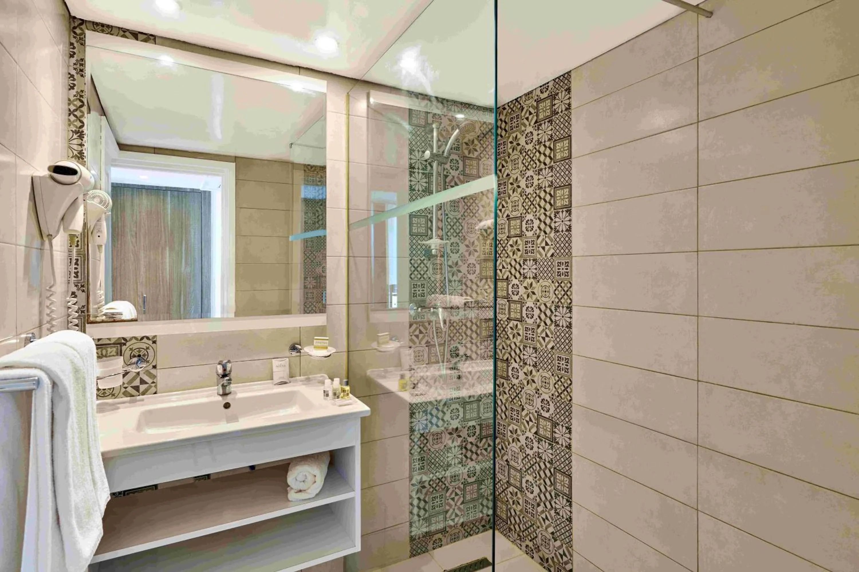 Shower in TUI SUNEO Palm Beach Skanes - All Inclusive