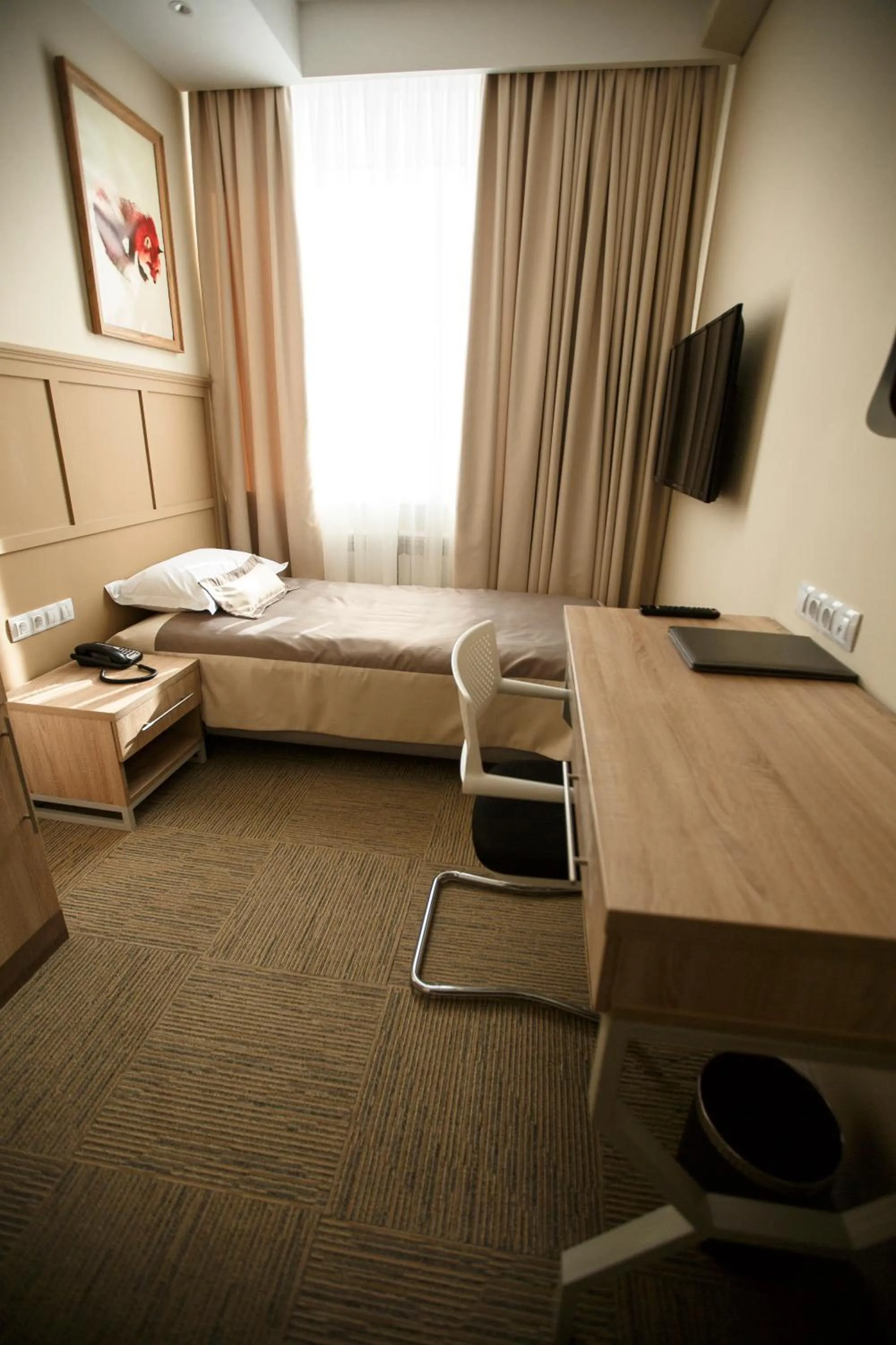 Photo of the whole room, Bed in GREEN Which Hotel