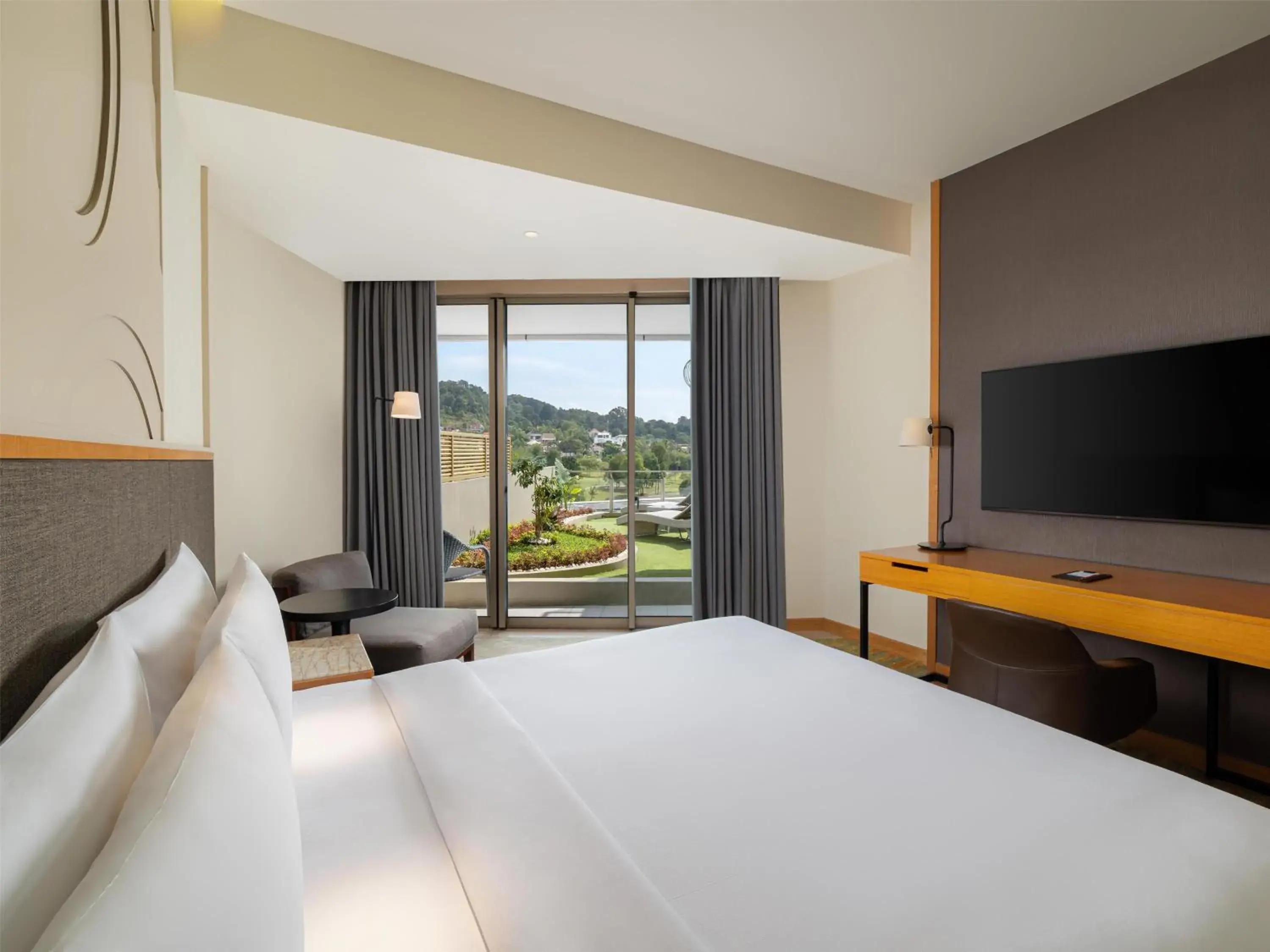 Bedroom, Bed in Radisson Golf & Convention Center Batam Bedroom, Bed in Radisson Golf & Convention Center Batam