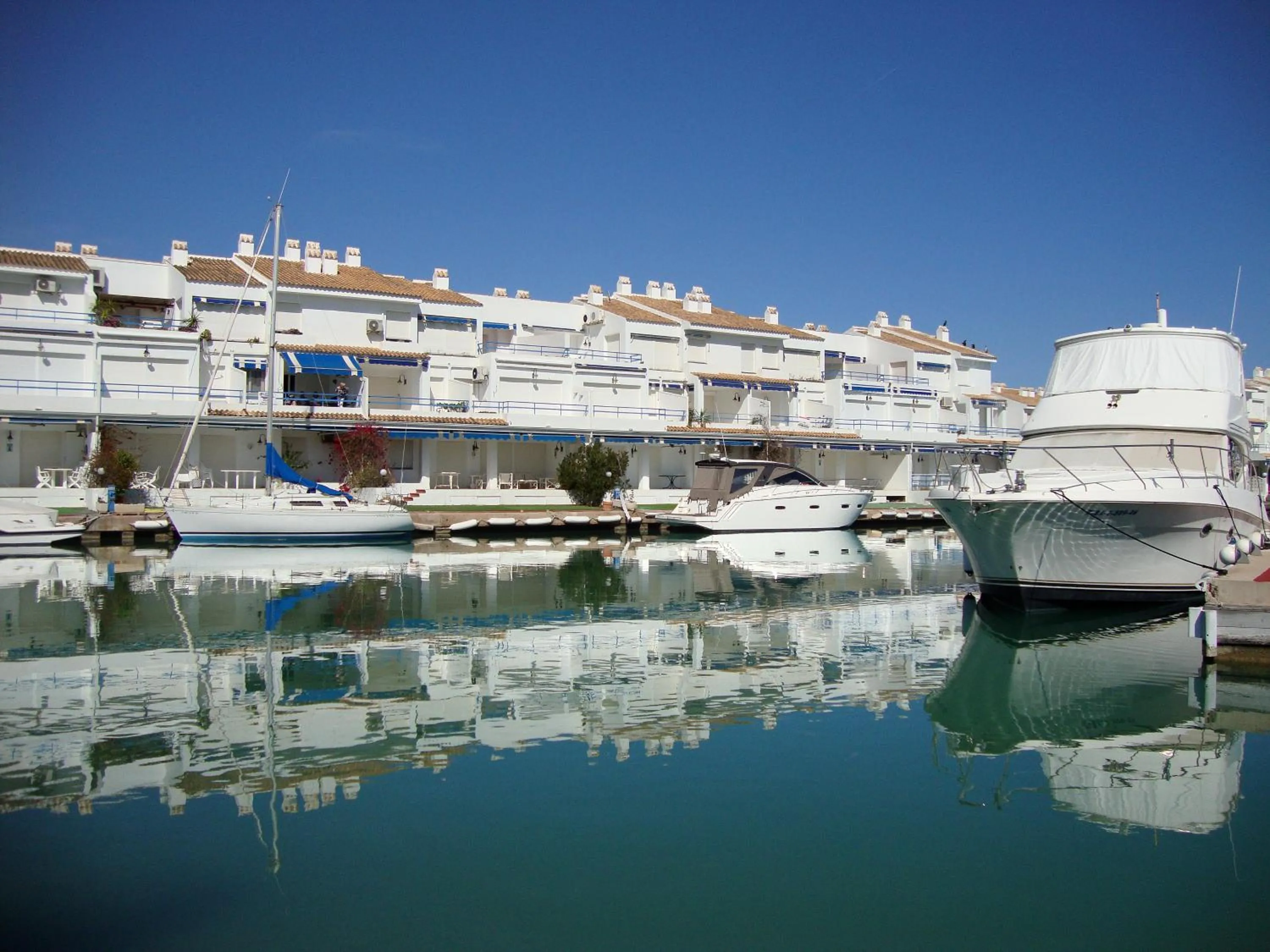Apartamentos El Puerto 3000