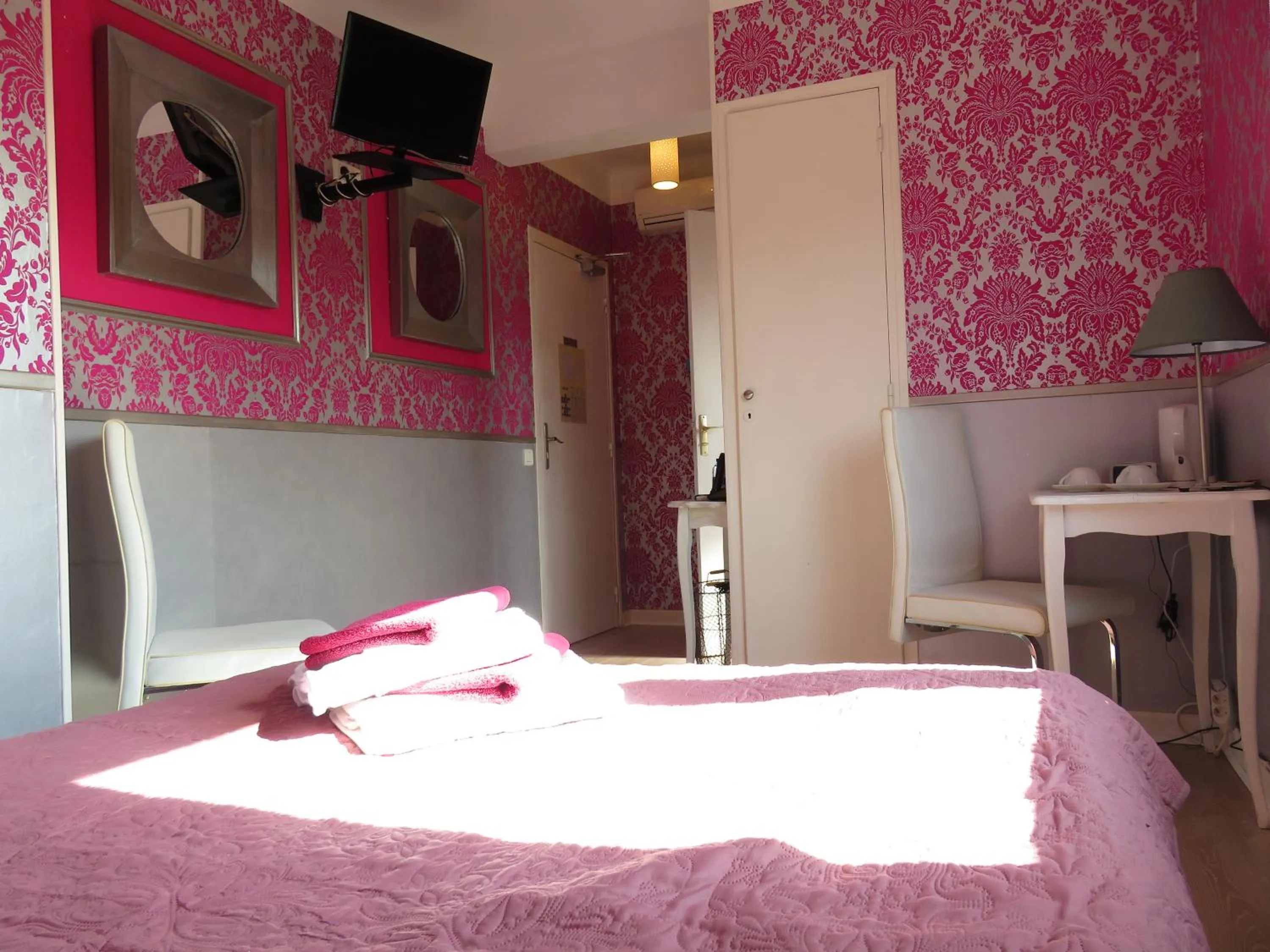 Photo of the whole room, Bed in Hotel mon Soleil