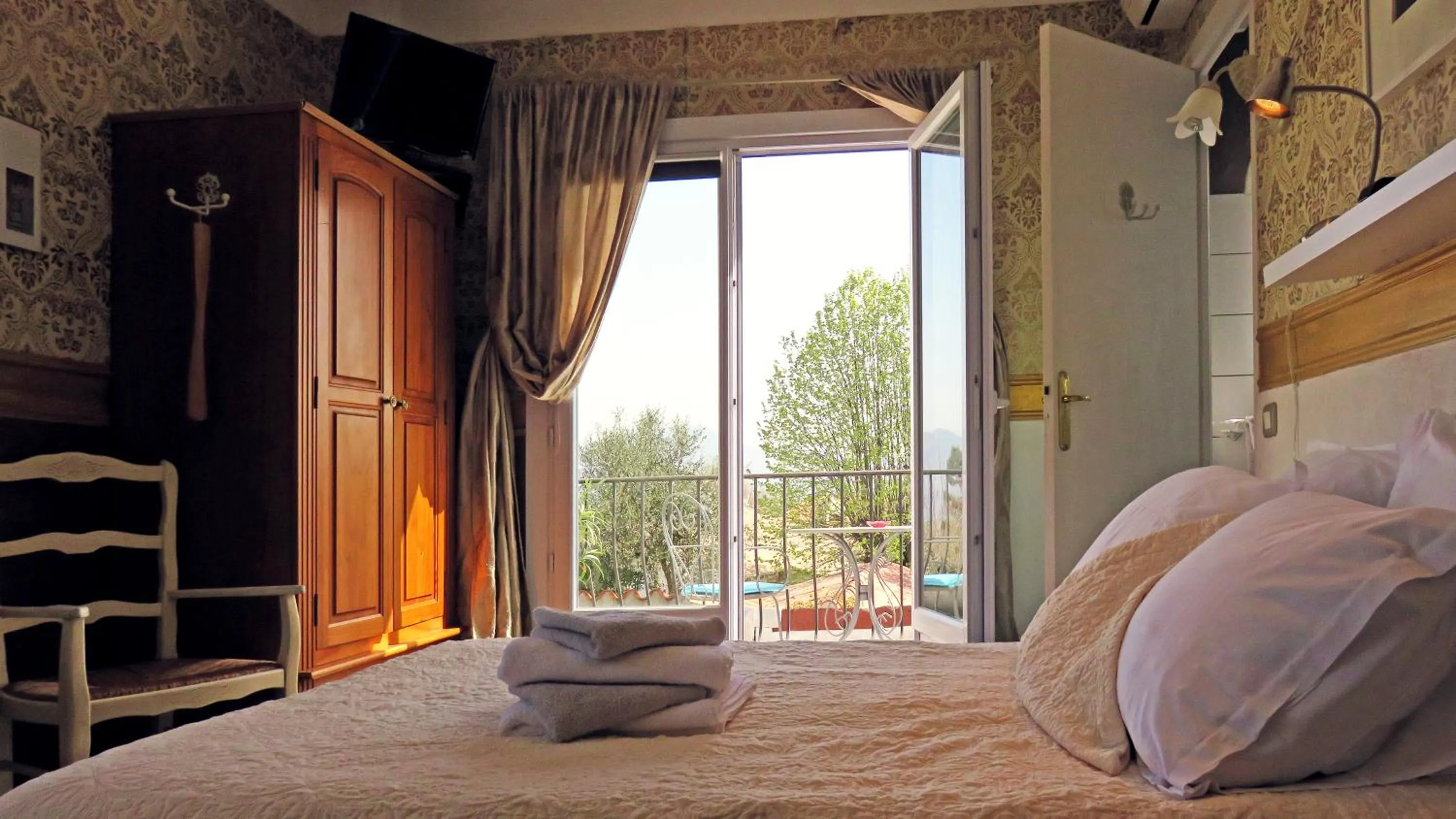 Photo of the whole room, Bed in Hotel mon Soleil