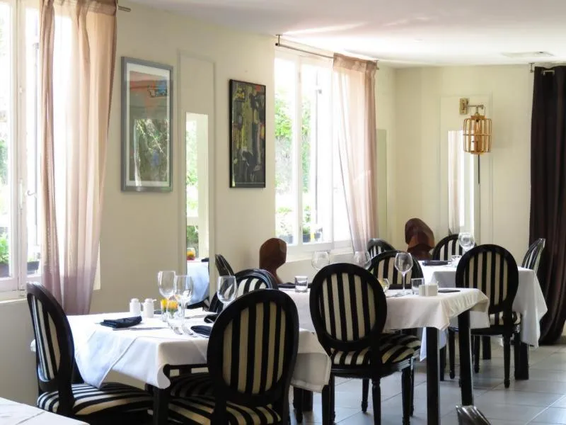 Restaurant/places to eat in Hotel mon Soleil