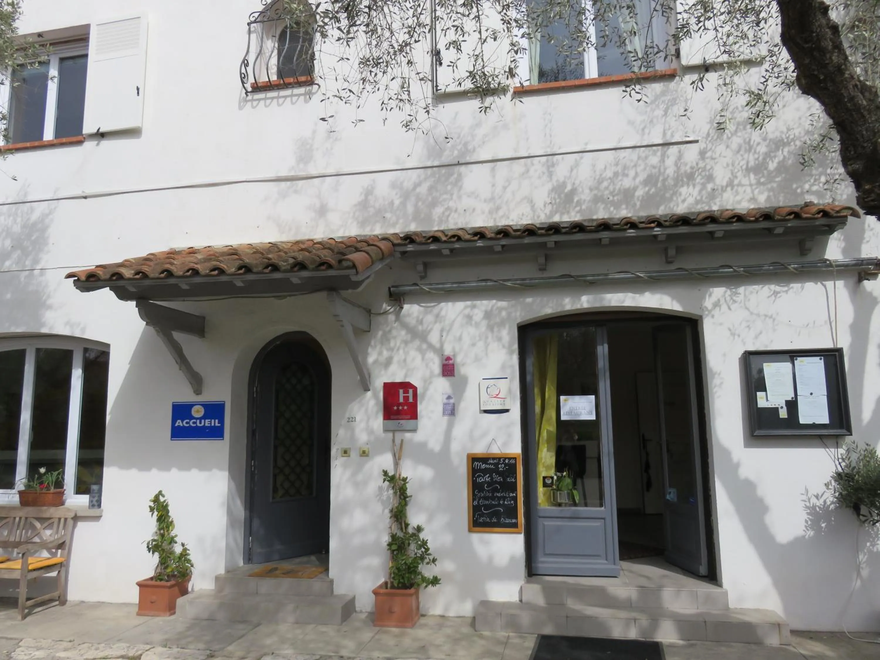 Facade/entrance in Hotel mon Soleil