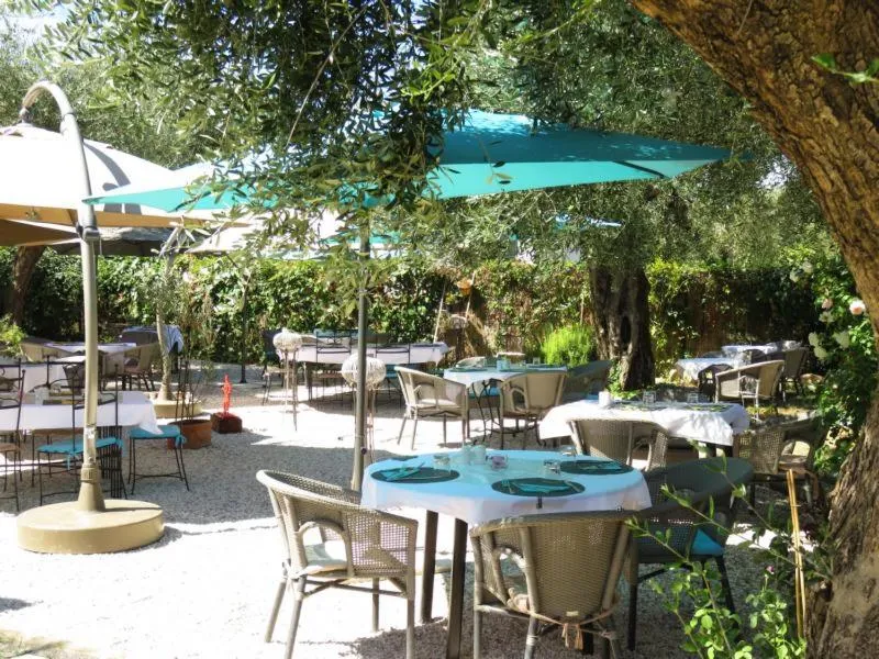 Restaurant/places to eat in Hotel mon Soleil