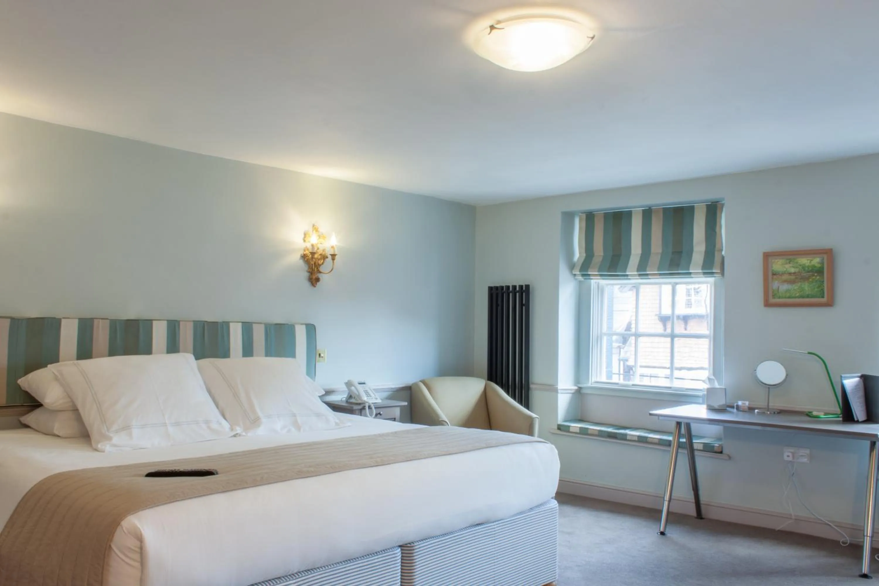 Bedroom, Bed in The Salutation Inn