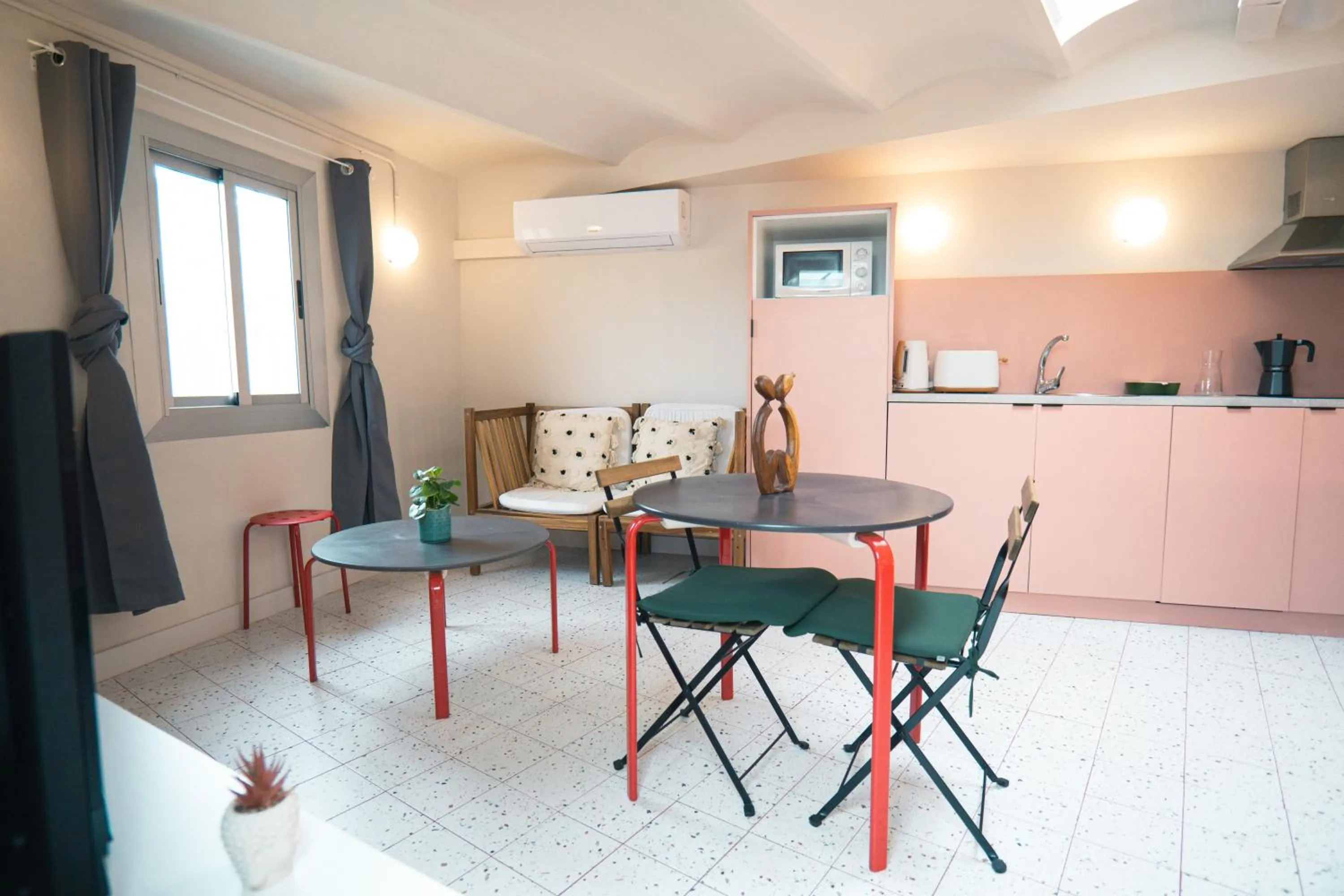 Coffee/tea facilities in Smartr Barcelona Ramblas