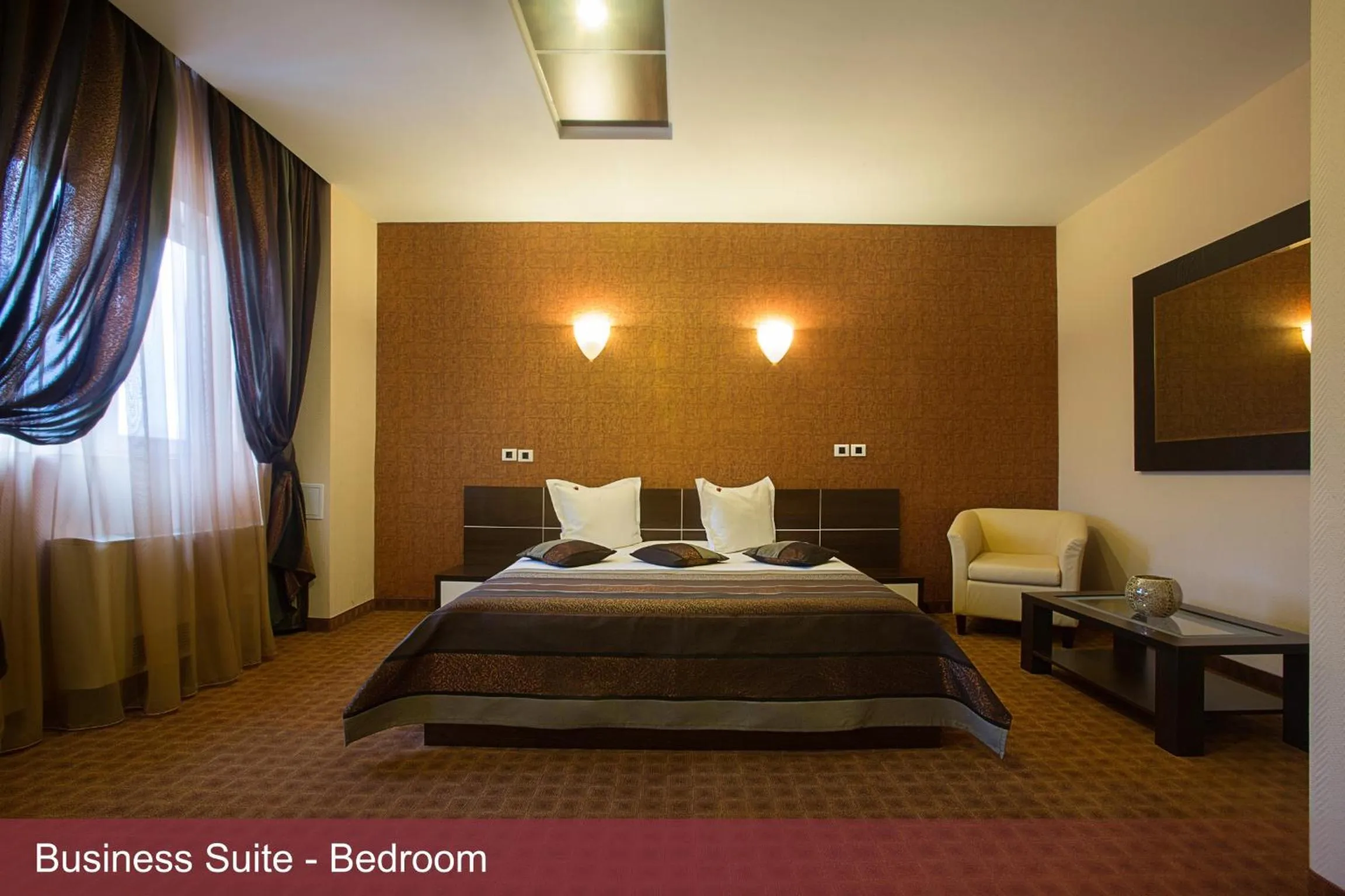 Bedroom, Bed in INTER BUSINESS Bucharest