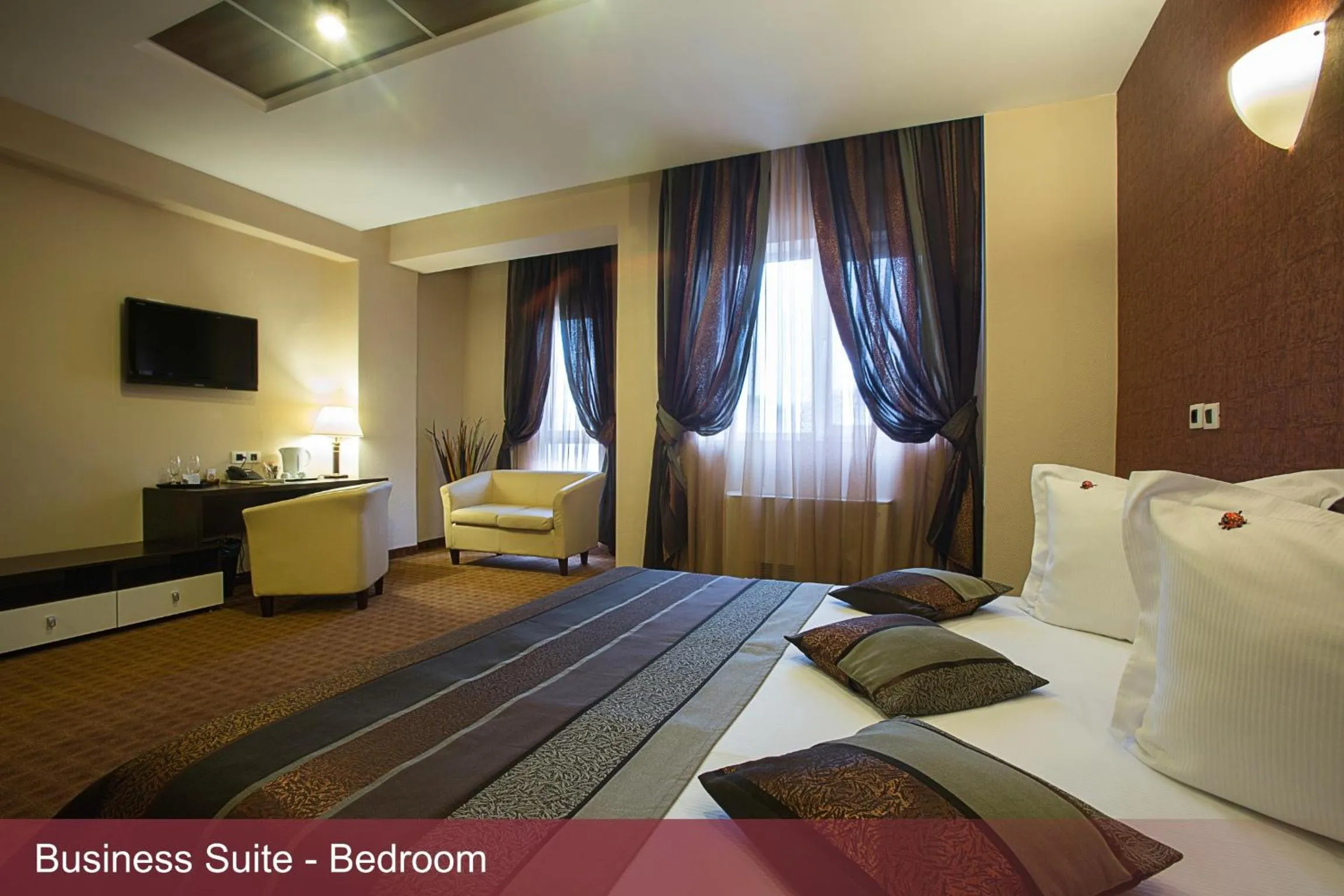 Bedroom, Bed in INTER BUSINESS Bucharest