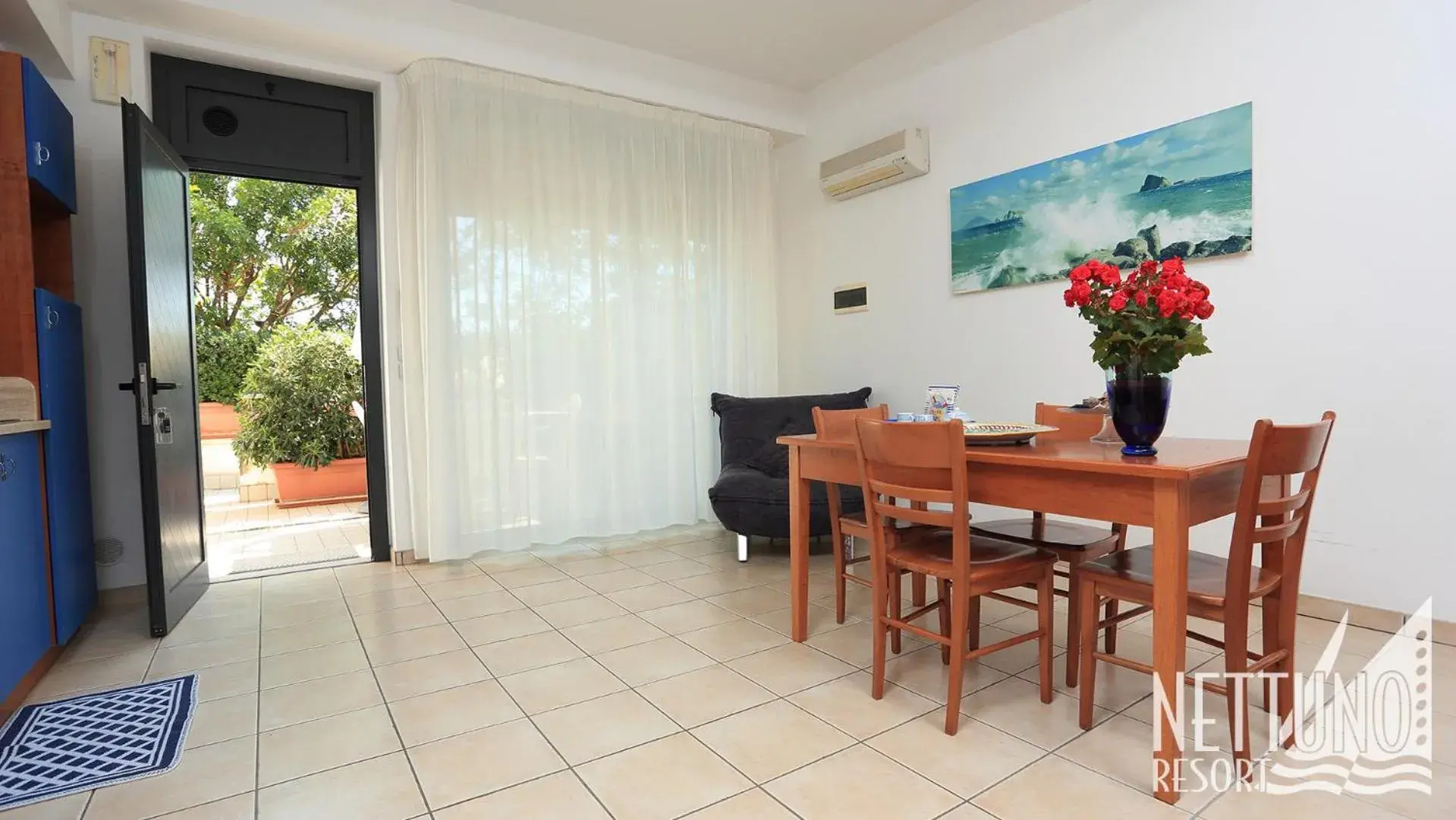 Kitchen or kitchenette, Dining Area in Nettuno Resort