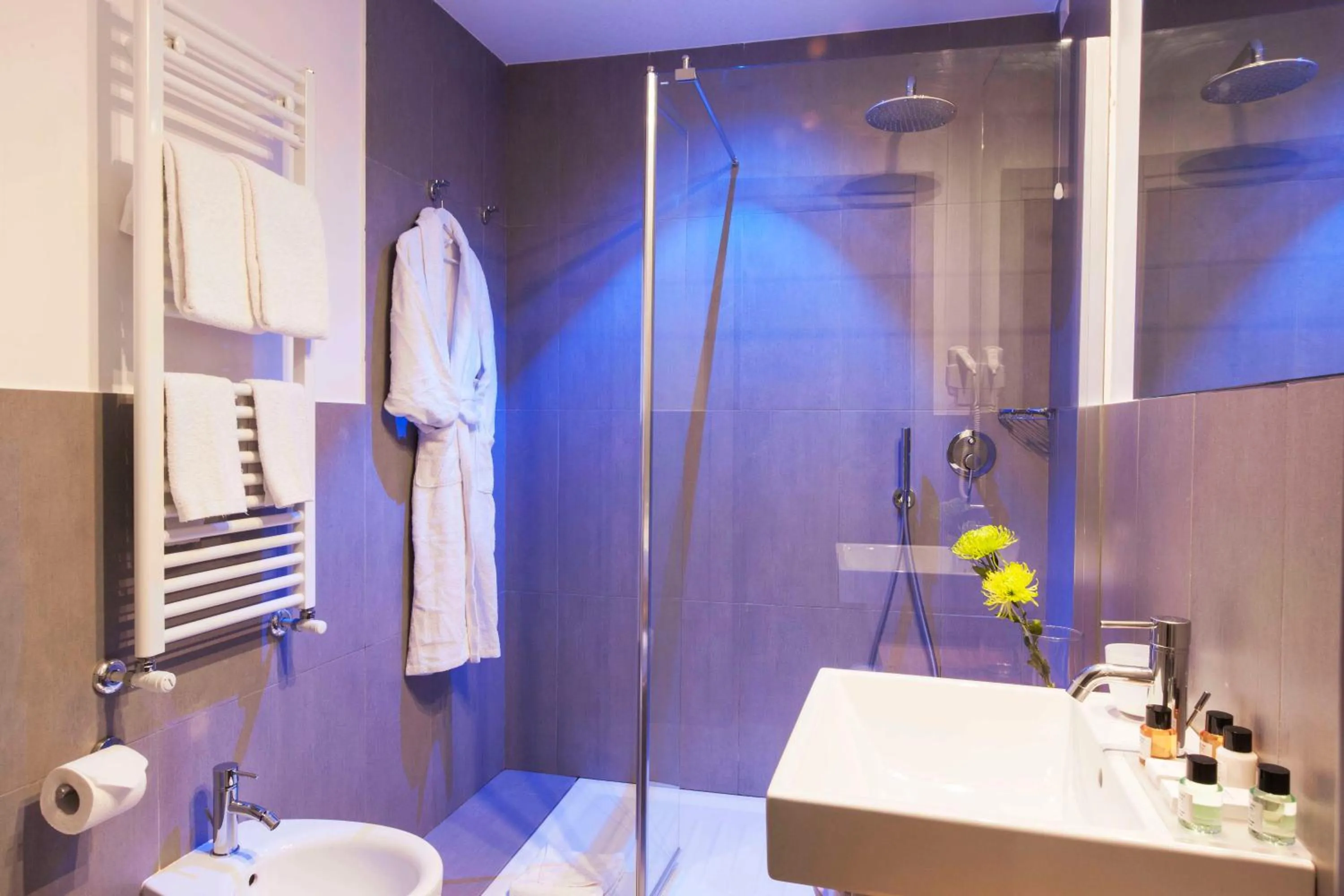 Shower in Giuturna Boutique Hotel