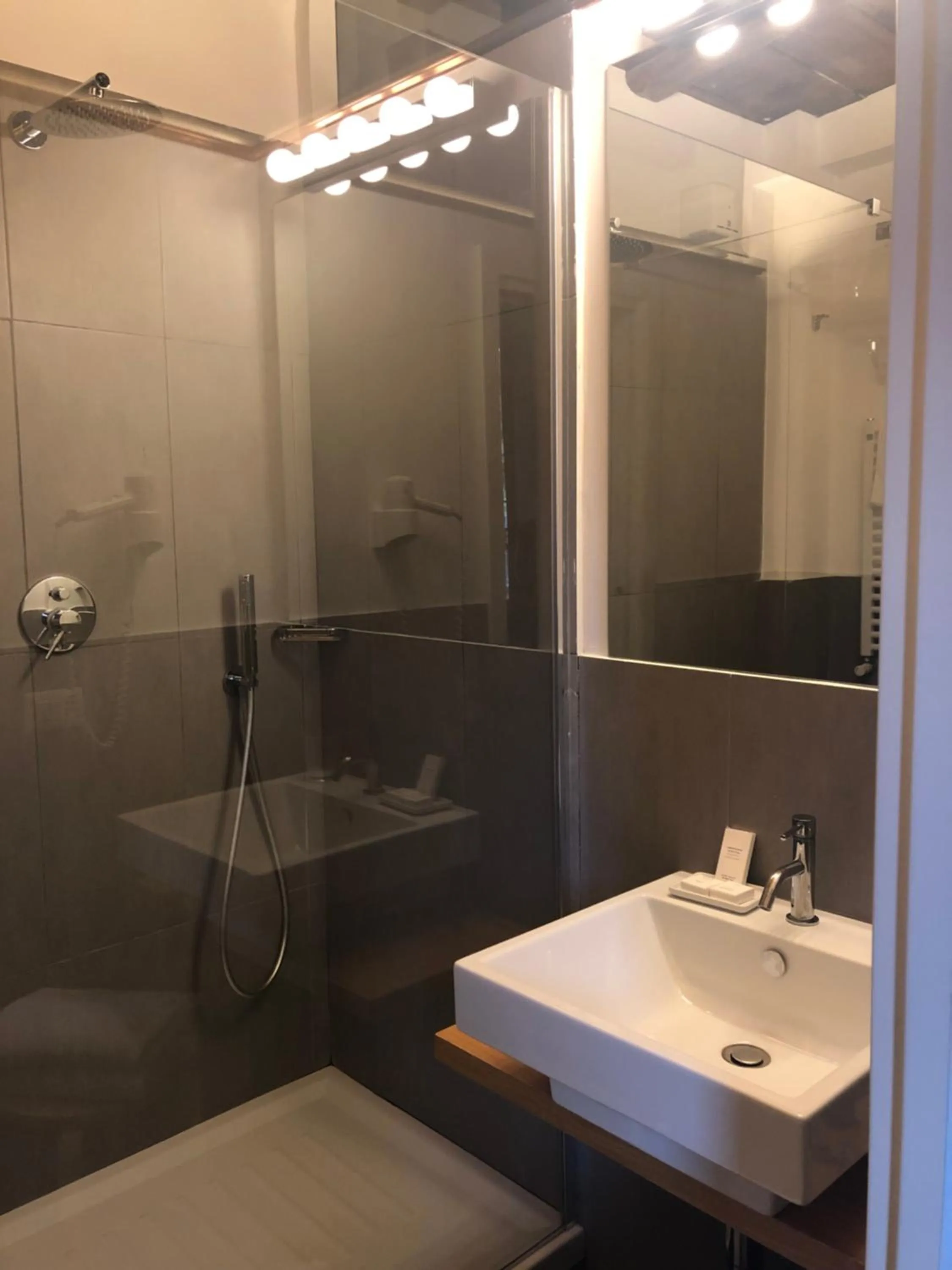 Shower in Giuturna Boutique Hotel