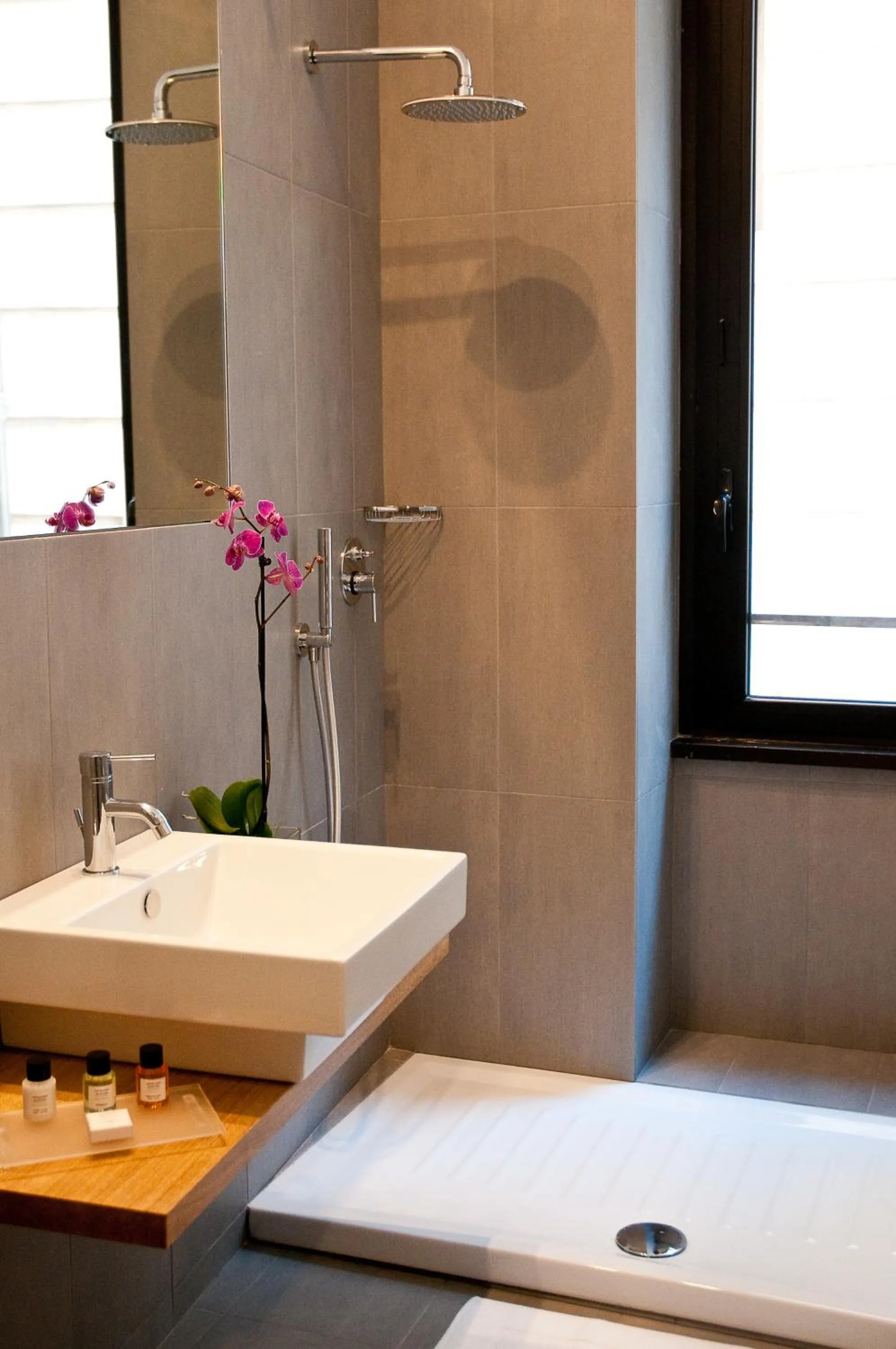 Shower in Giuturna Boutique Hotel