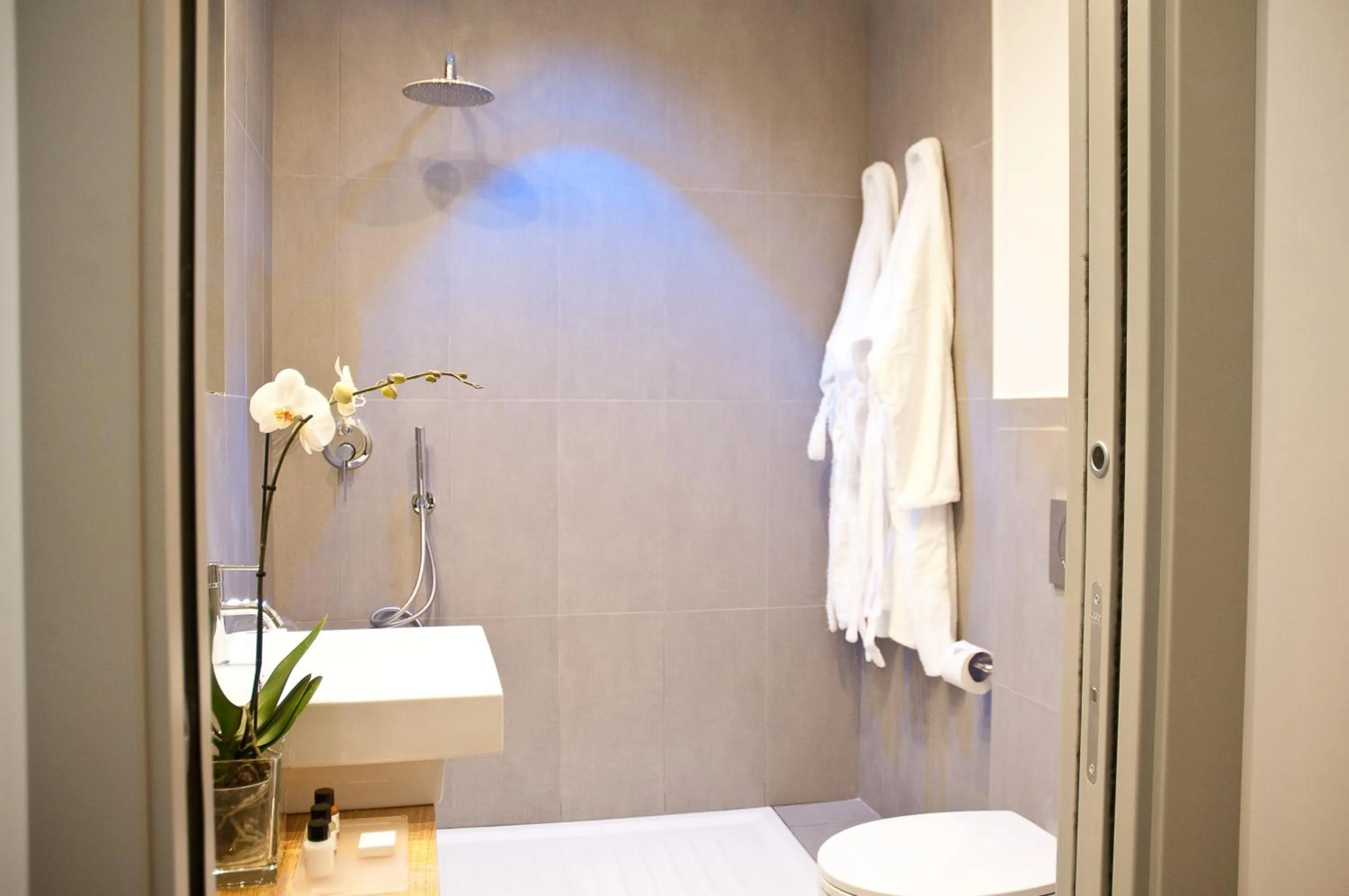 Shower in Giuturna Boutique Hotel