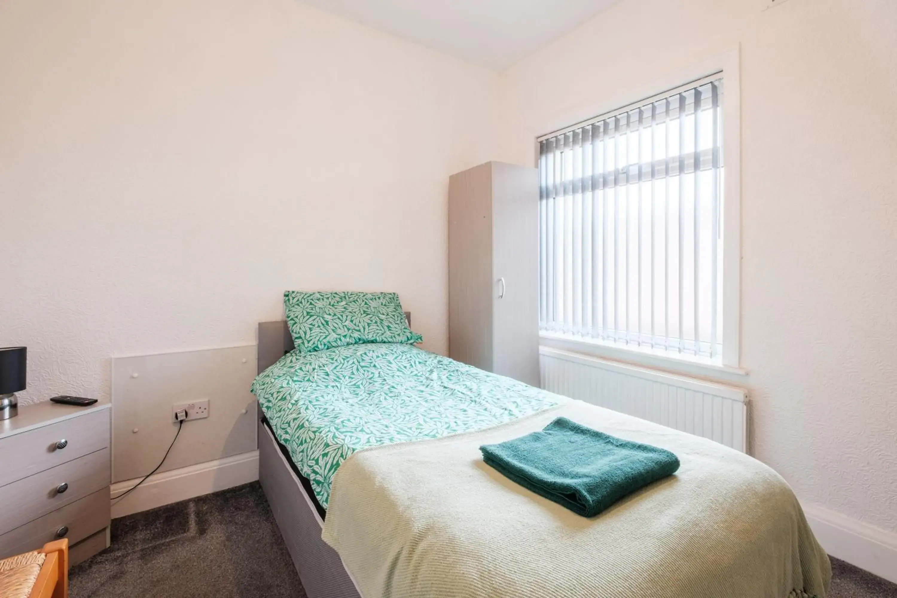 Standard Single Room with Shared Bathroom in OYO The Pickering Park Hotel Standard Single Room with Shared Bathroom in OYO The Pickering Park Hotel