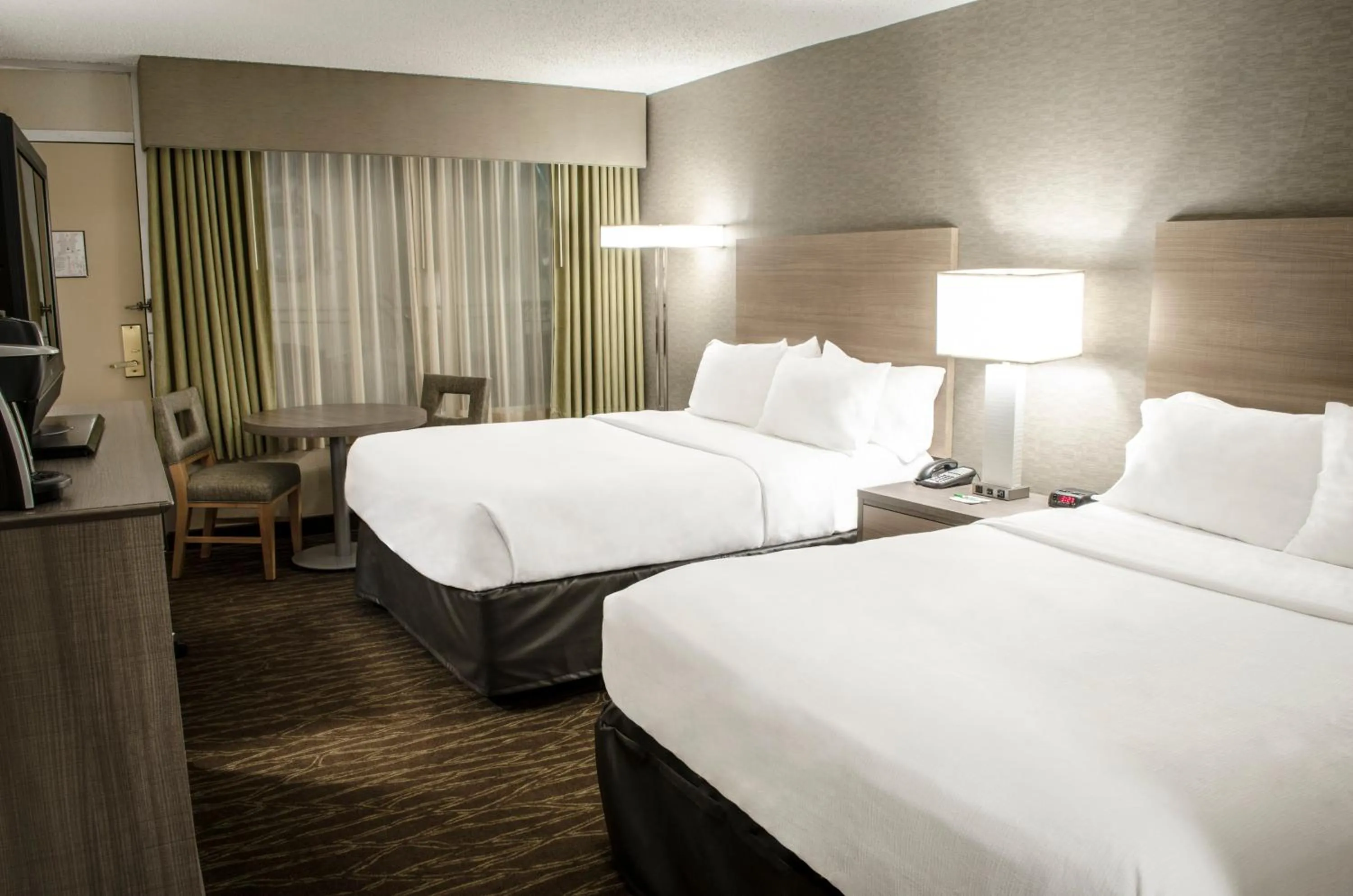 Photo of the whole room, Bed in Holiday Inn Fargo by IHG