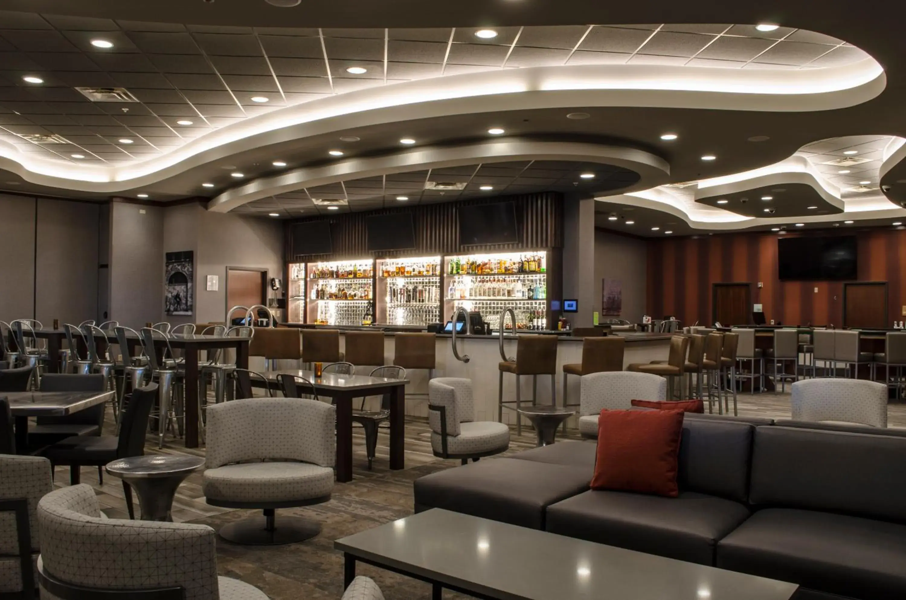 Lounge or bar in Holiday Inn Fargo by IHG Lounge or bar in Holiday Inn Fargo by IHG