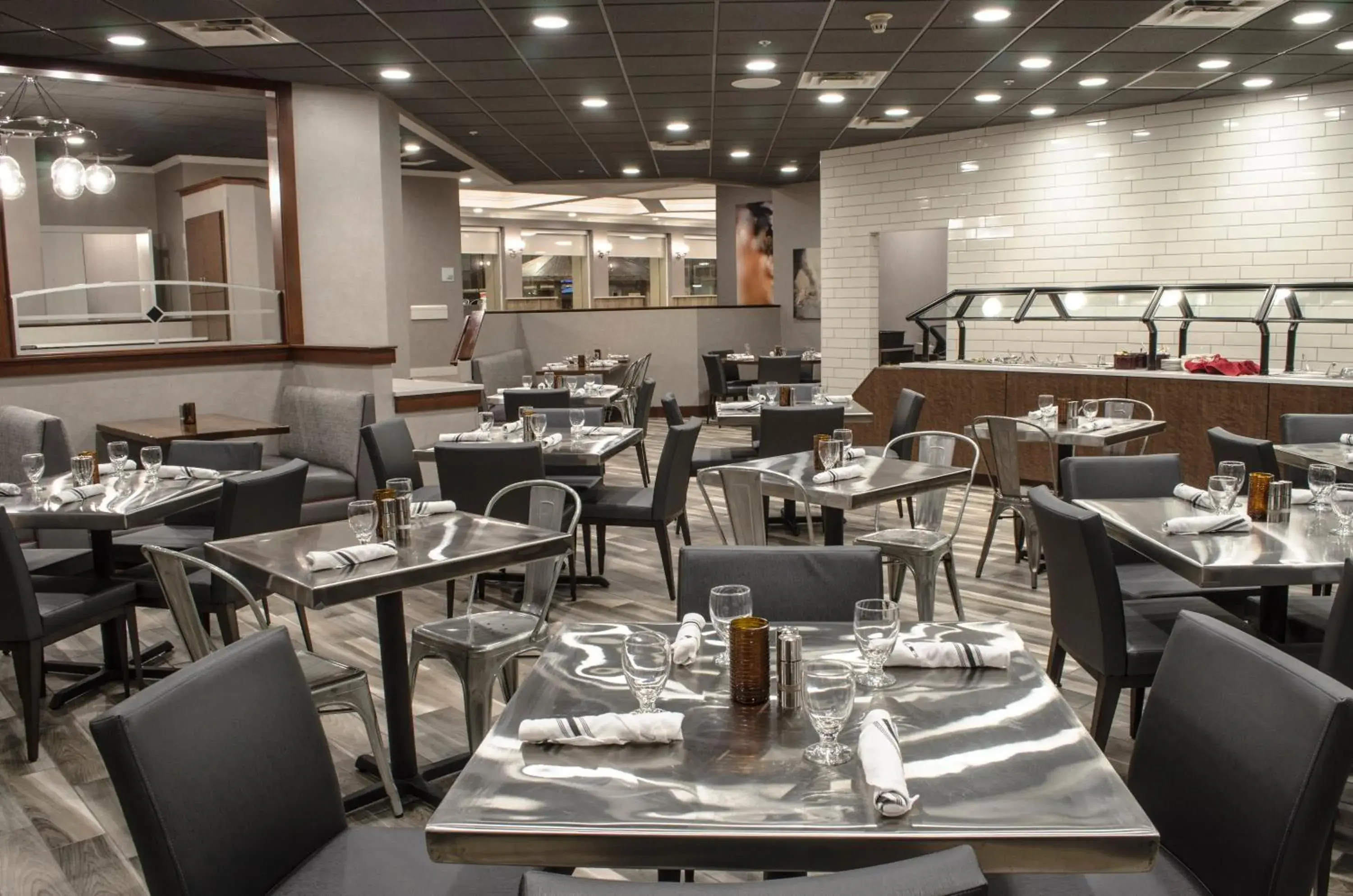 Restaurant/places to eat in Holiday Inn Fargo by IHG Restaurant/places to eat in Holiday Inn Fargo by IHG