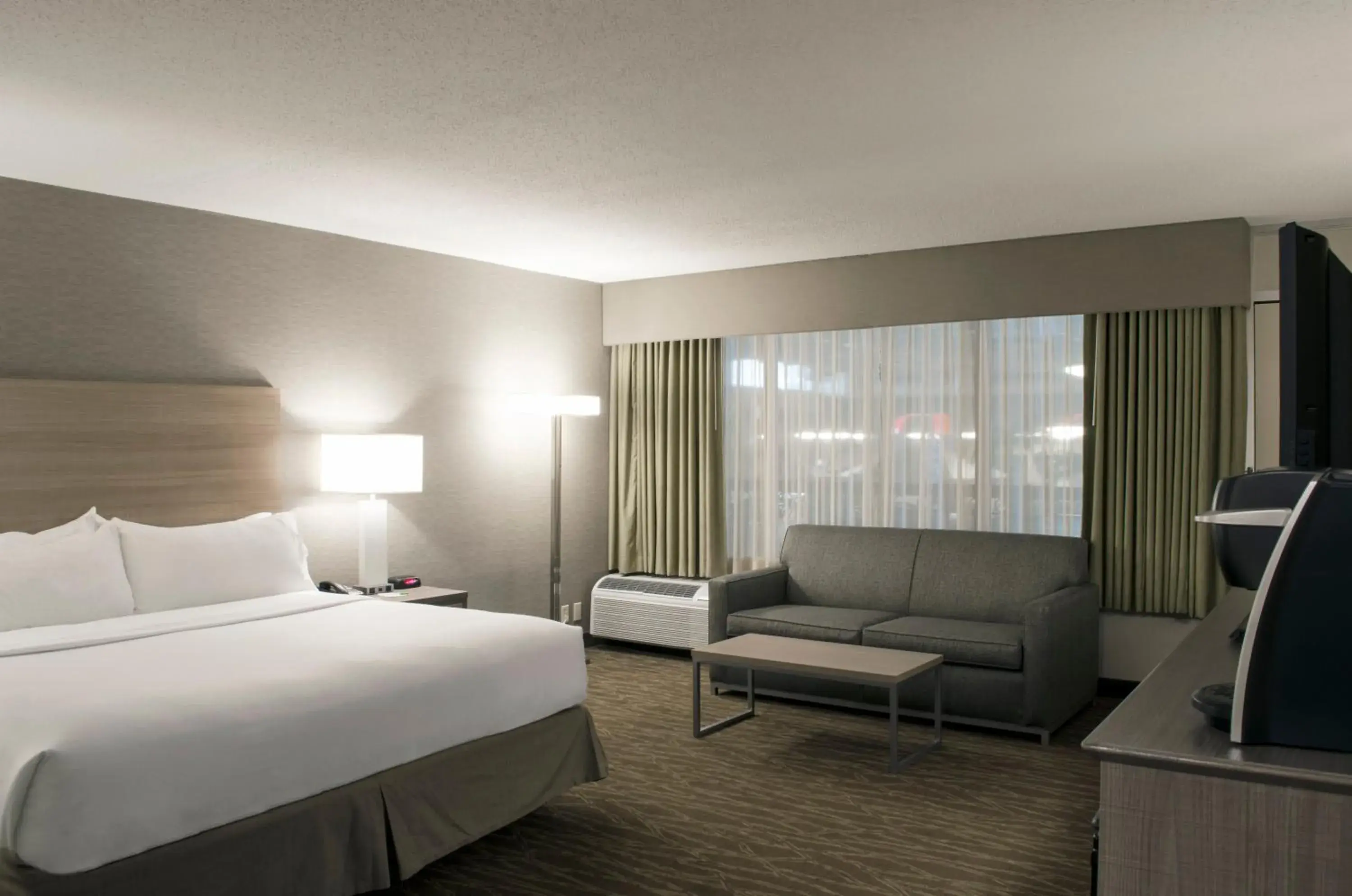 Photo of the whole room, Bed in Holiday Inn Fargo by IHG Photo of the whole room, Bed in Holiday Inn Fargo by IHG