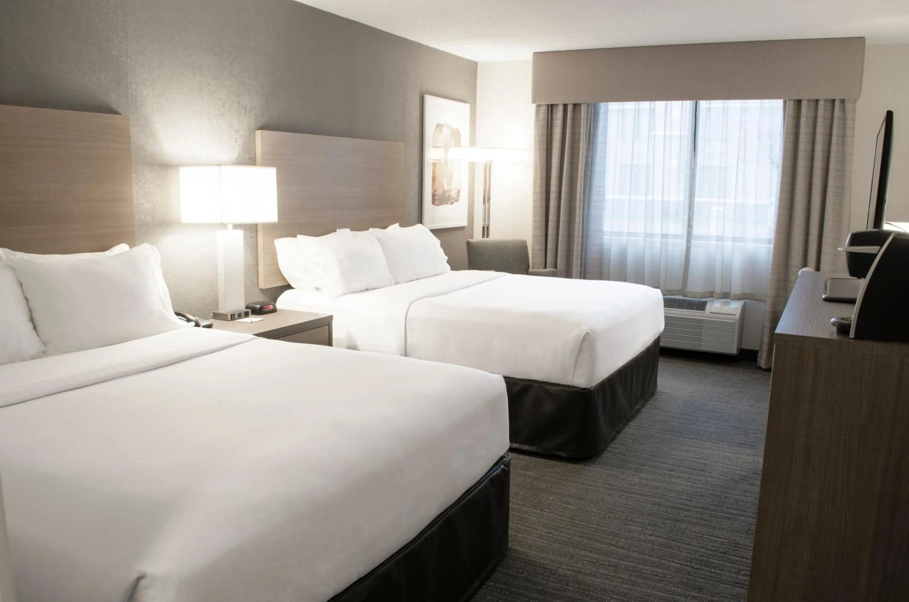 Photo of the whole room, Bed in Holiday Inn Fargo by IHG