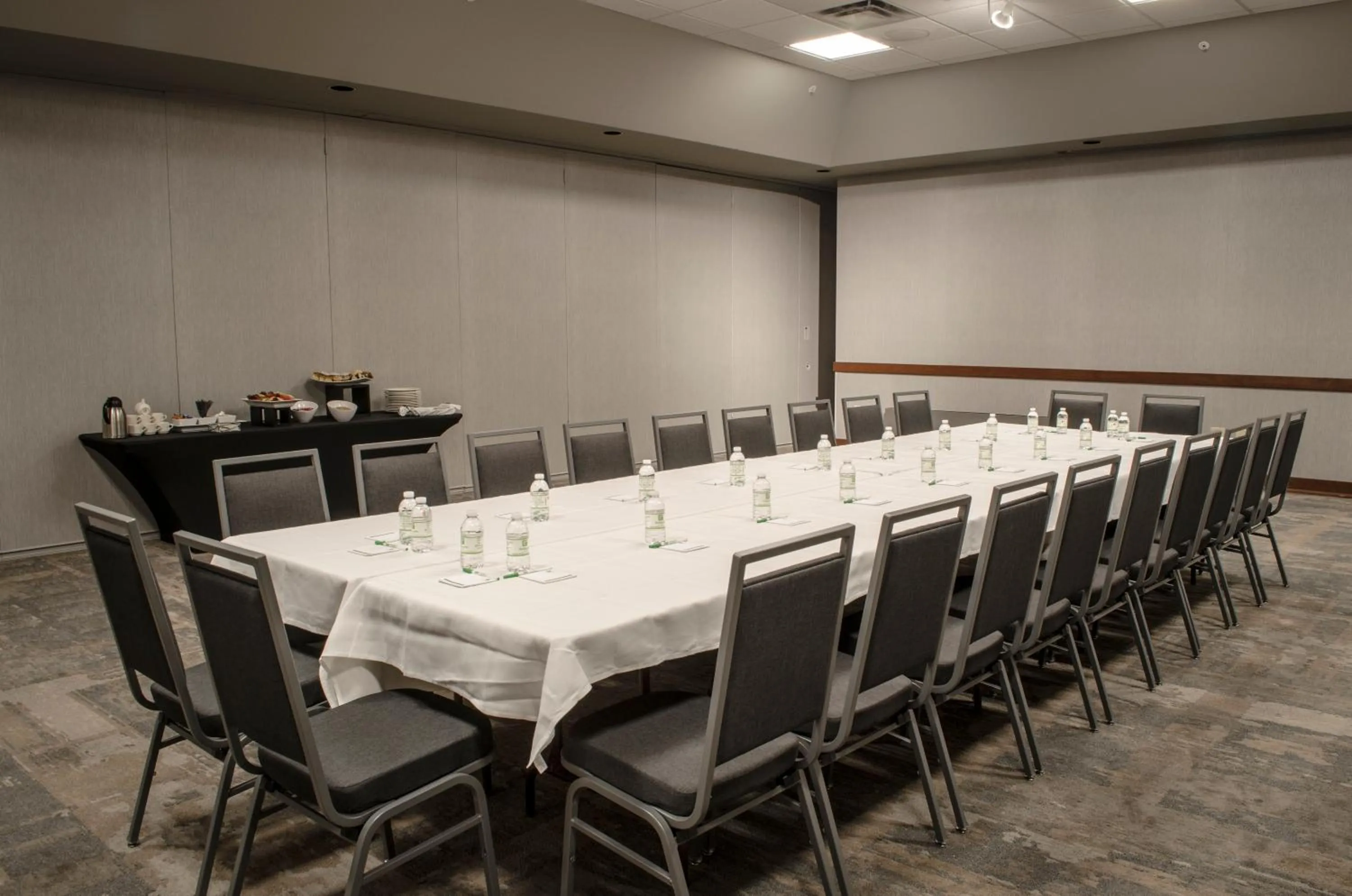 Meeting/conference room in Holiday Inn Fargo by IHG