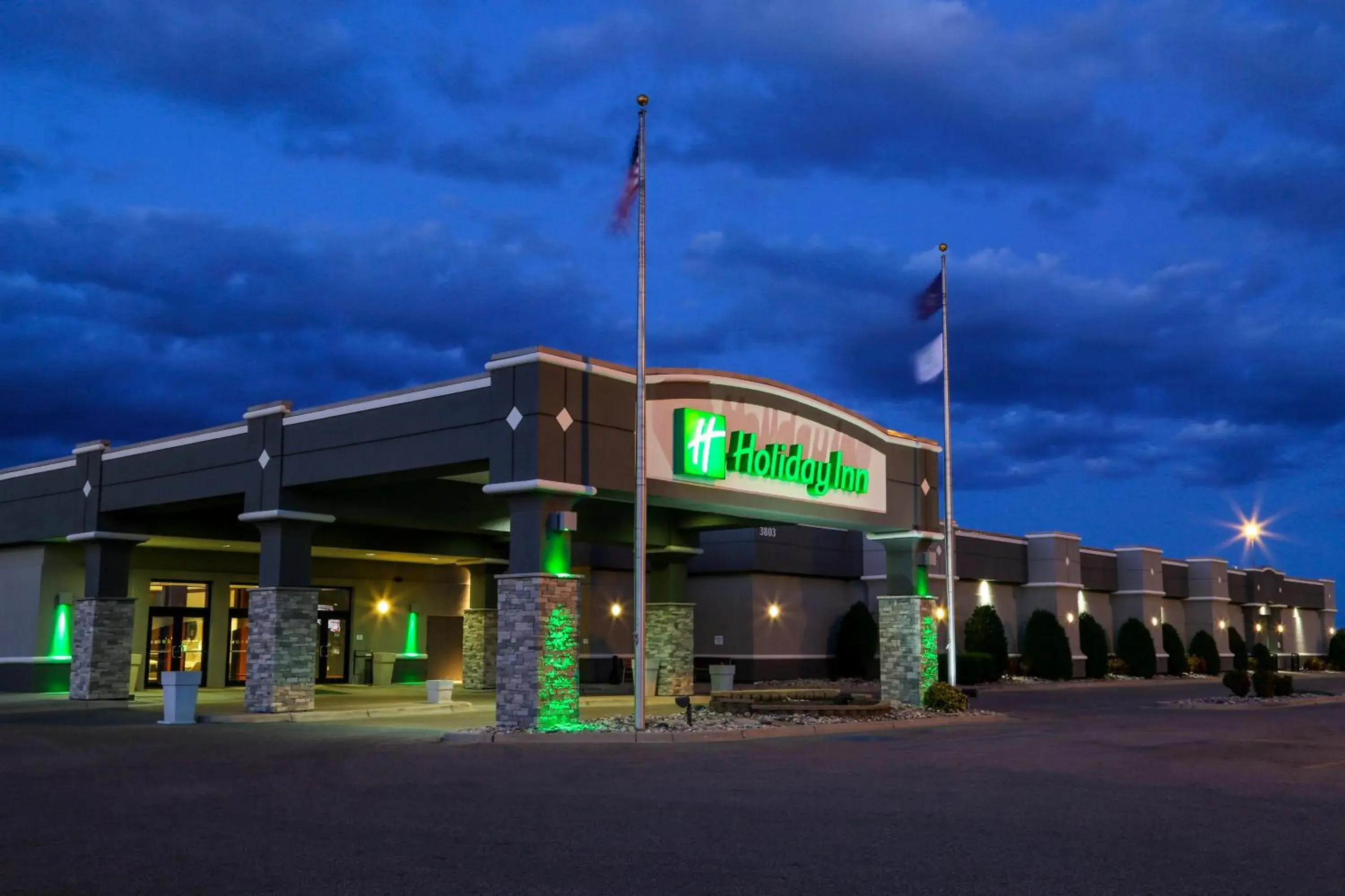 Property building in Holiday Inn Fargo by IHG Property building in Holiday Inn Fargo by IHG