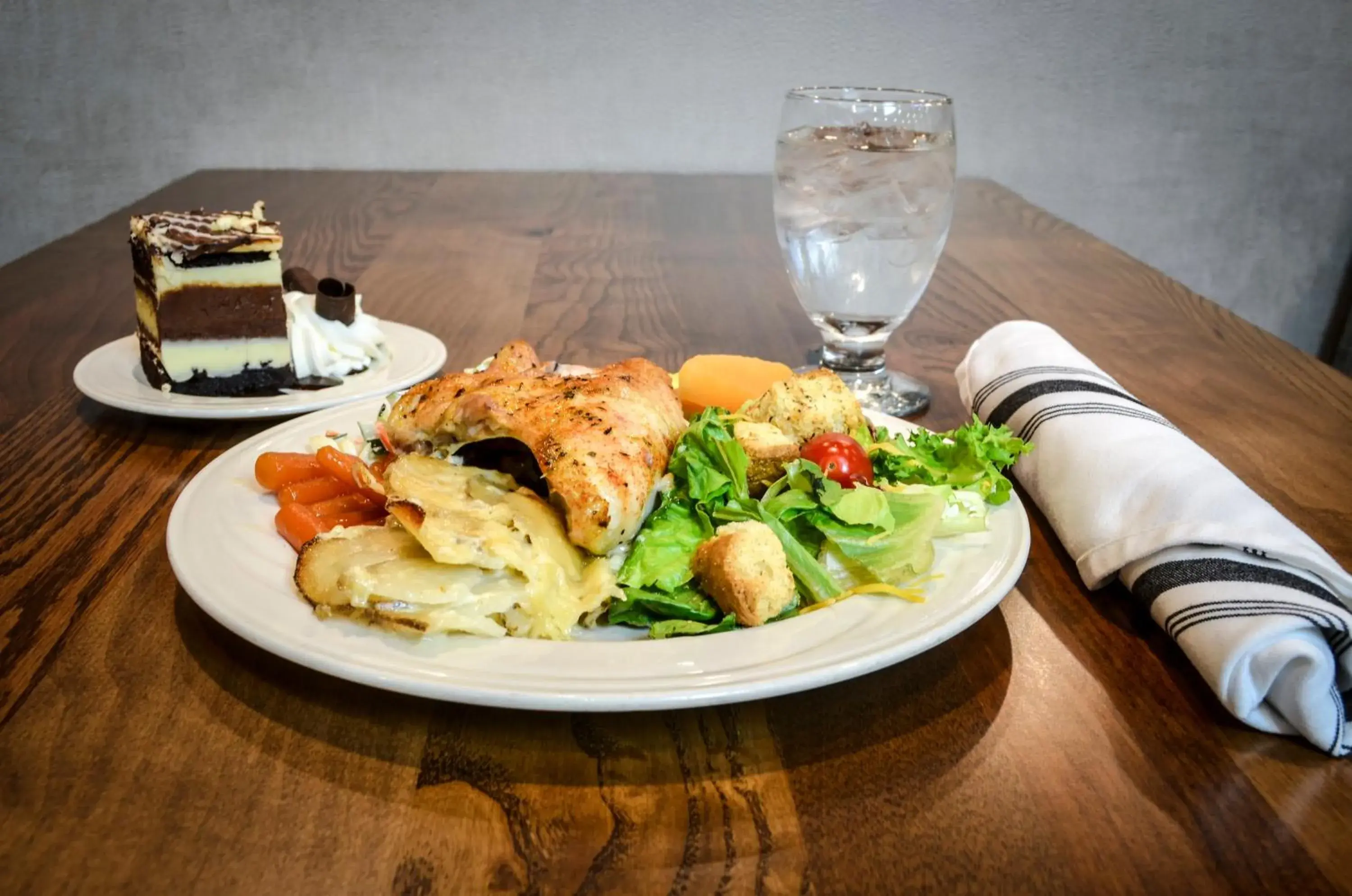 Restaurant/places to eat in Holiday Inn Fargo by IHG Restaurant/places to eat in Holiday Inn Fargo by IHG