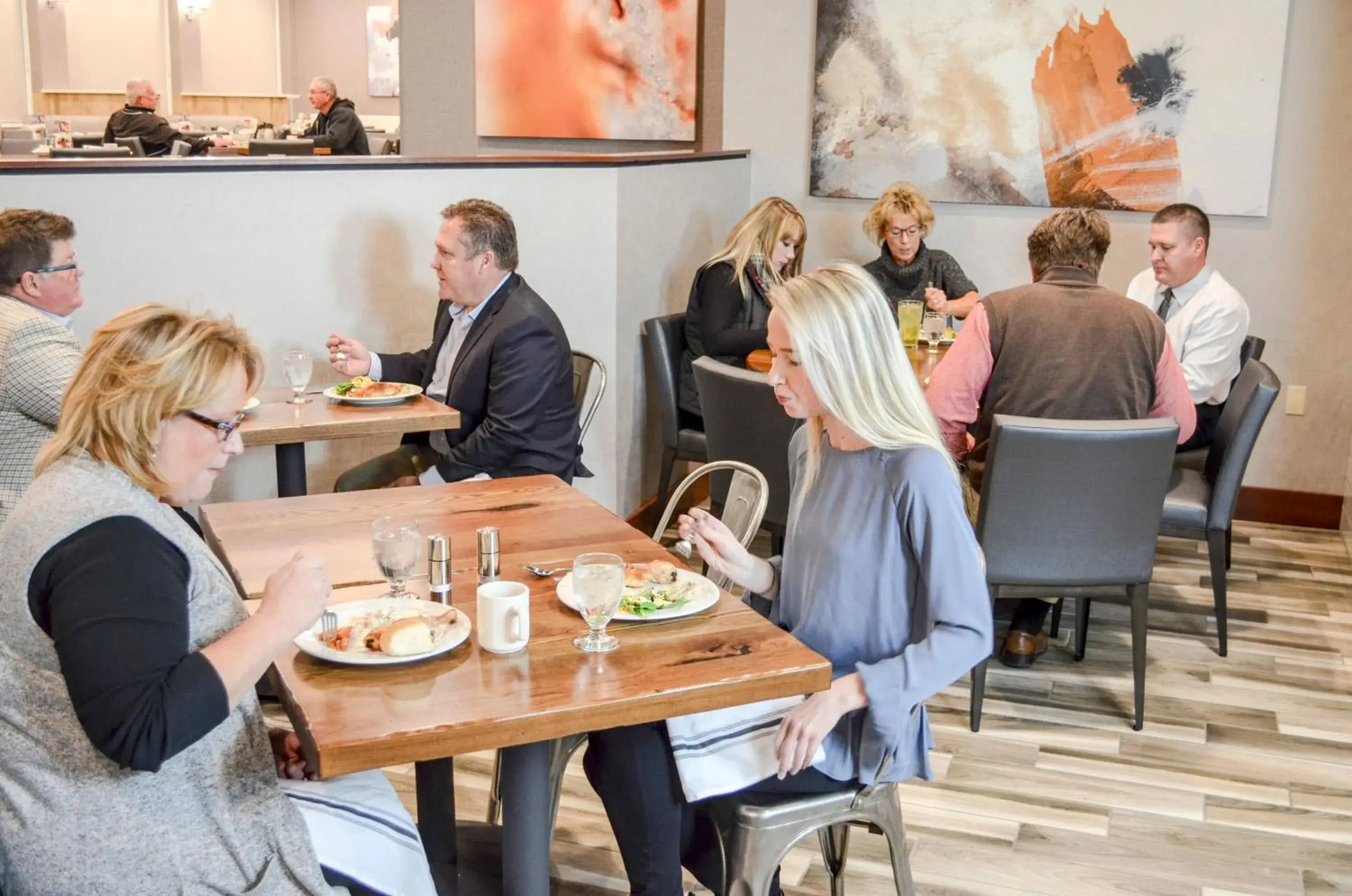 Restaurant/places to eat in Holiday Inn Fargo by IHG Restaurant/places to eat in Holiday Inn Fargo by IHG