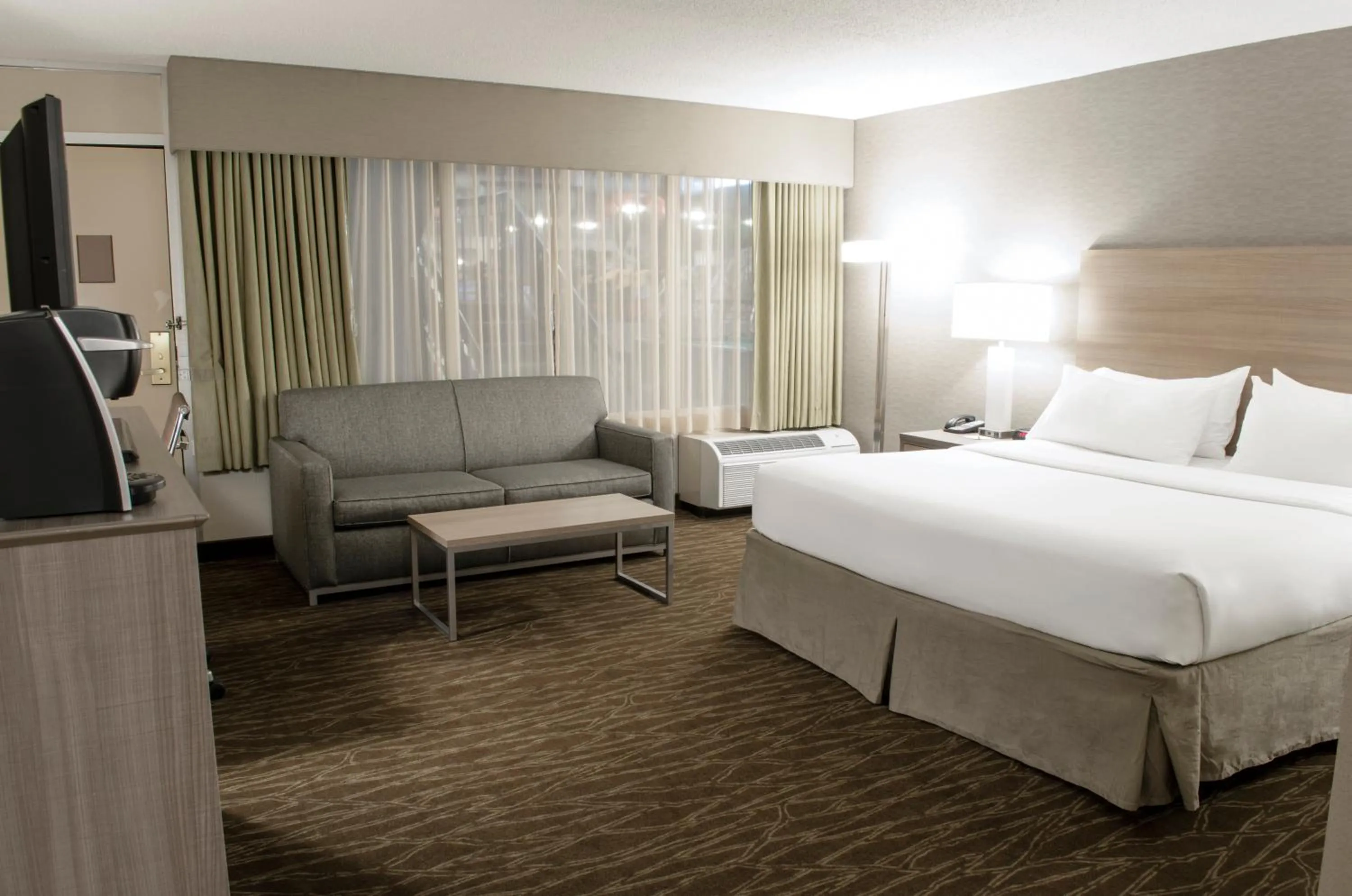 Photo of the whole room, Bed in Holiday Inn Fargo by IHG
