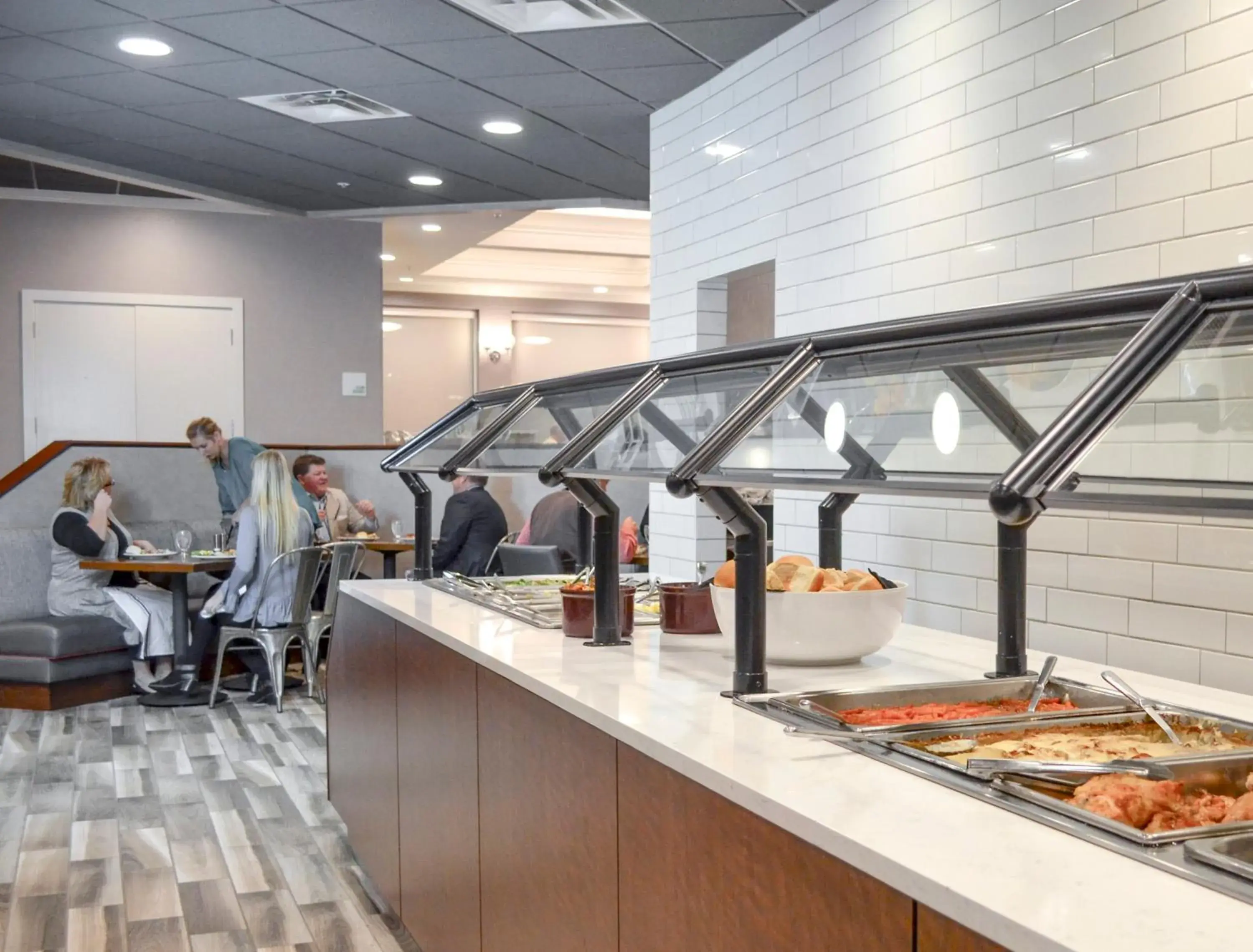 Restaurant/places to eat in Holiday Inn Fargo by IHG Restaurant/places to eat in Holiday Inn Fargo by IHG