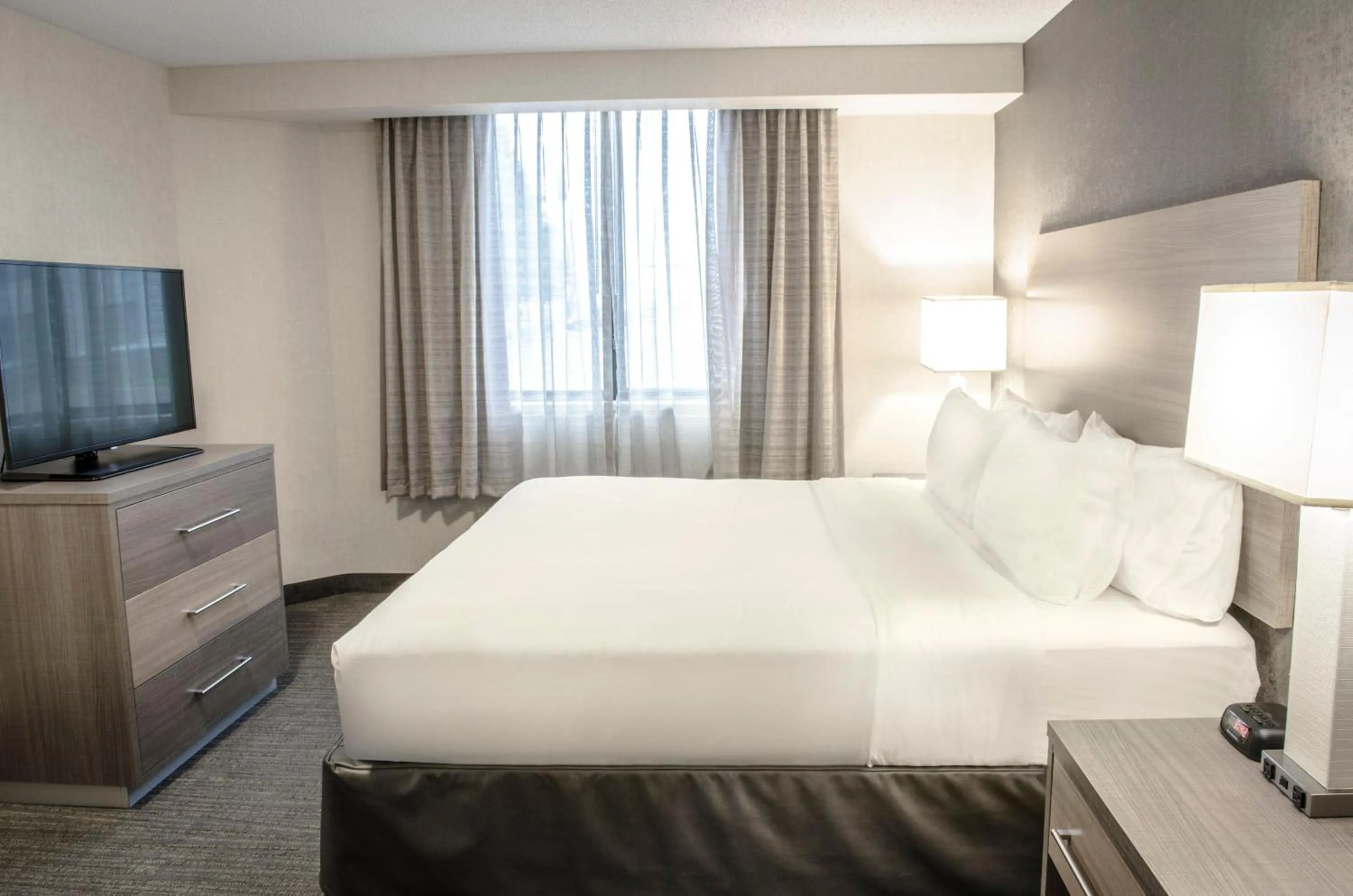 Photo of the whole room, Bed in Holiday Inn Fargo by IHG