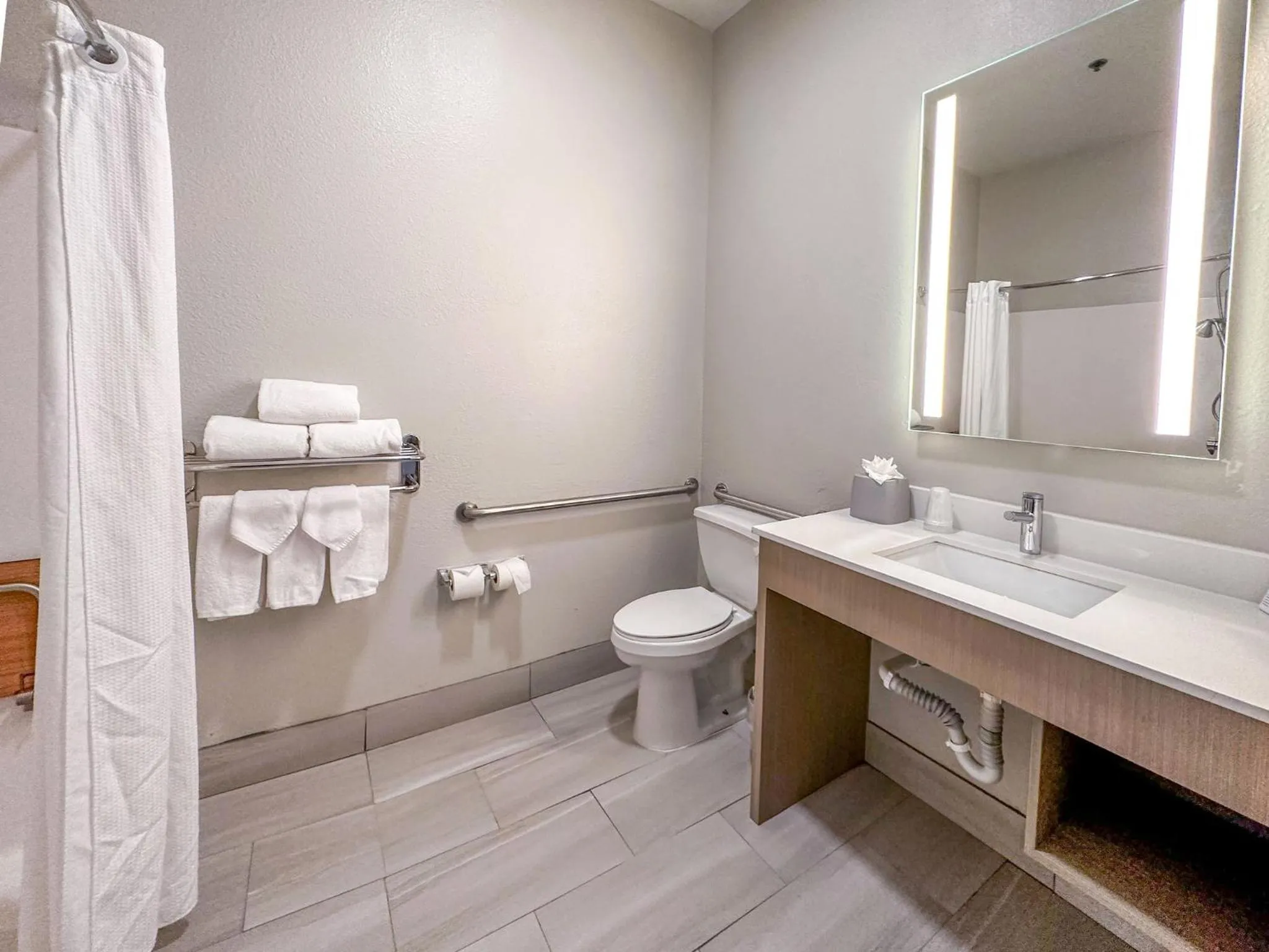 Photo of the whole room in Holiday Inn Express Hotel & Suites Ennis by IHG