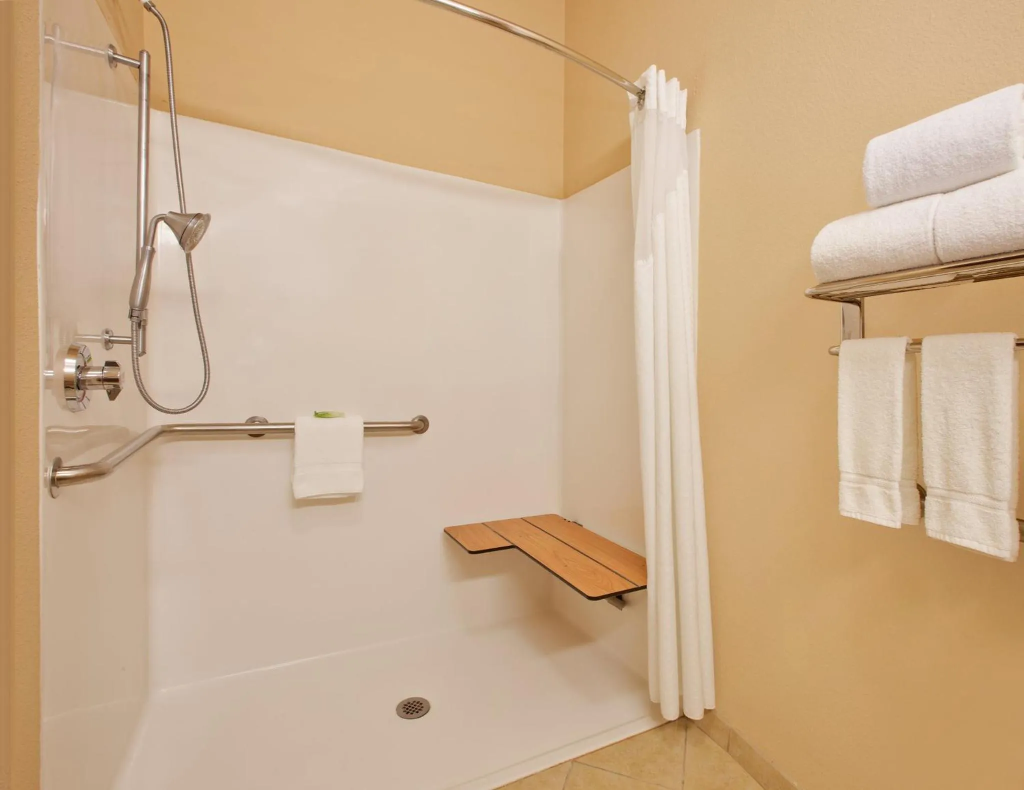 Photo of the whole room in Holiday Inn Express Hotel & Suites Ennis by IHG