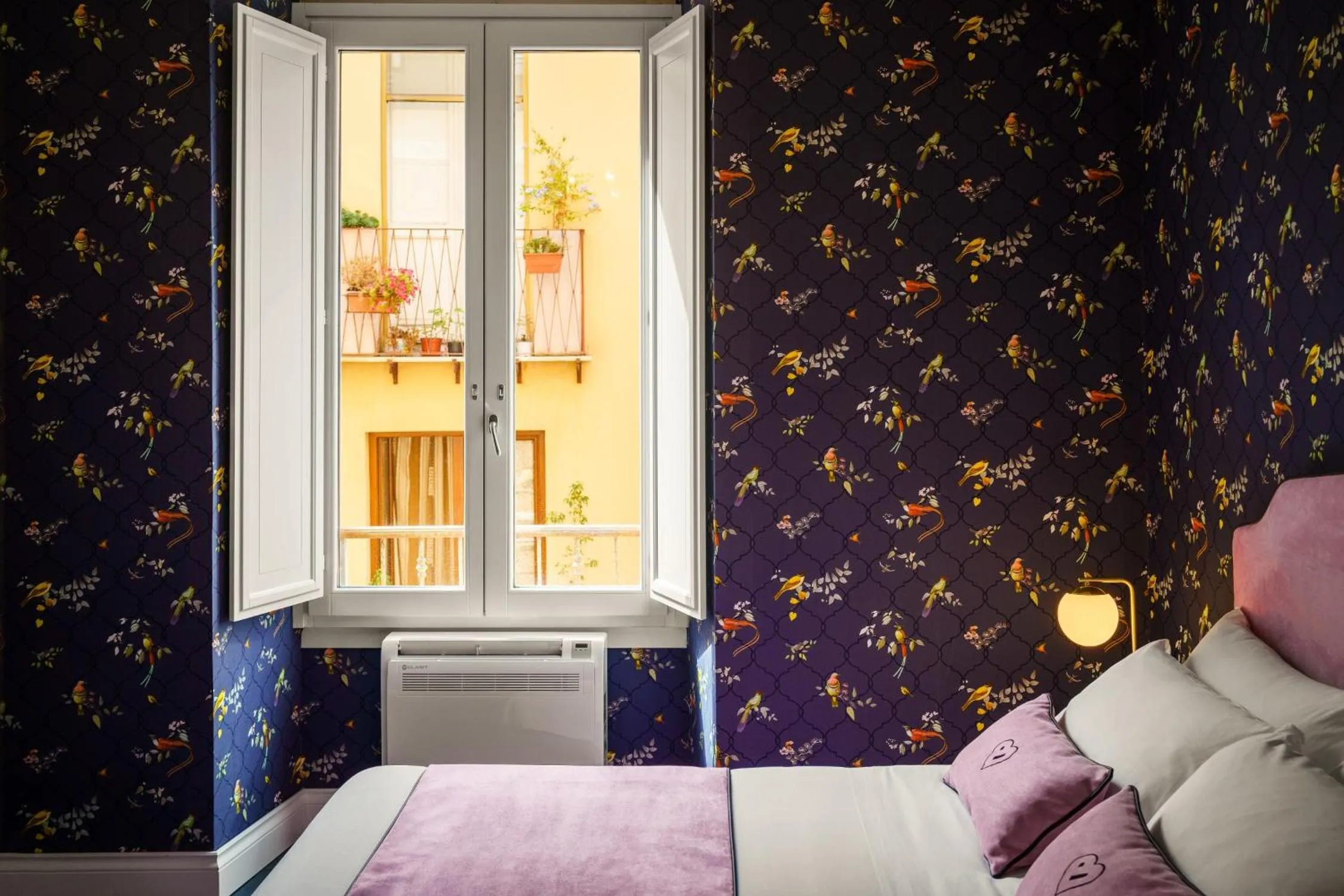 Bed in Birkin Porto 1870