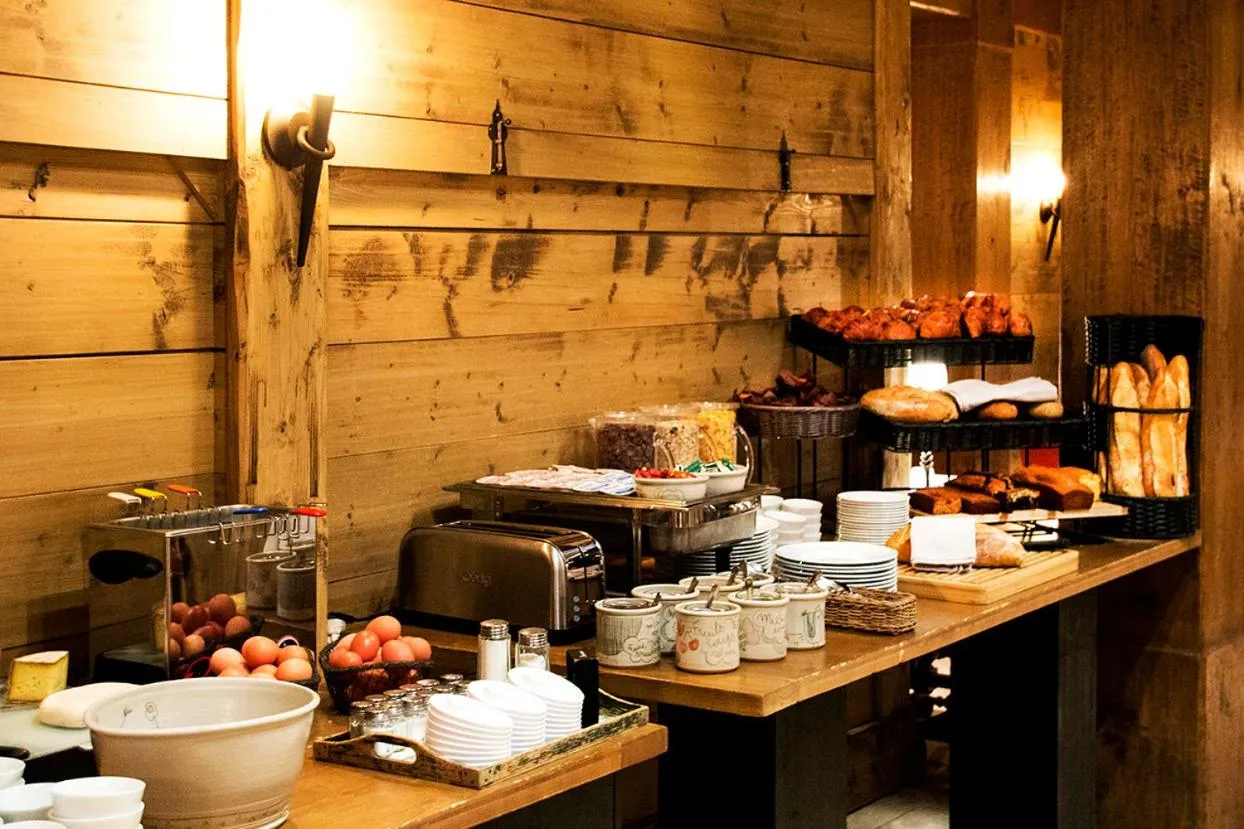 Breakfast in Hotel Le Samoyede