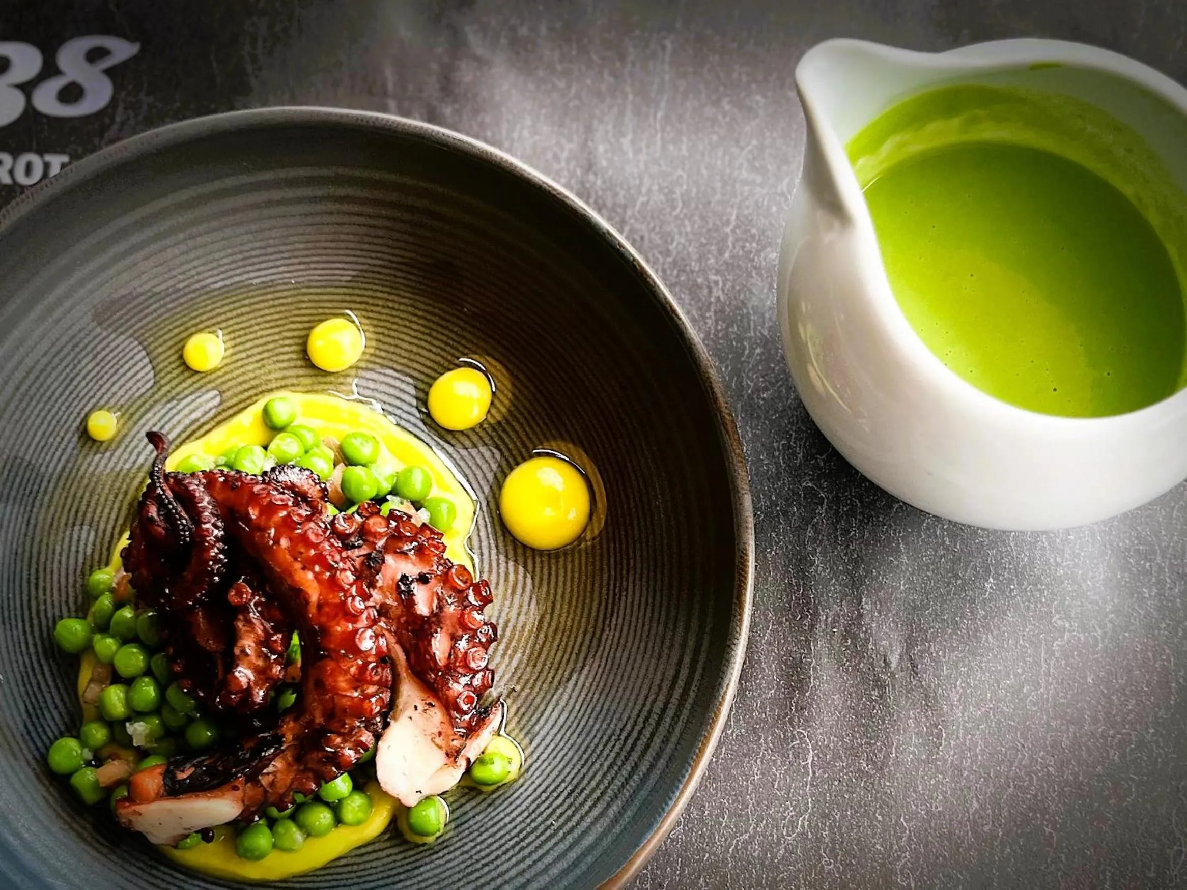 Restaurant/places to eat in Hotel Le Samoyede