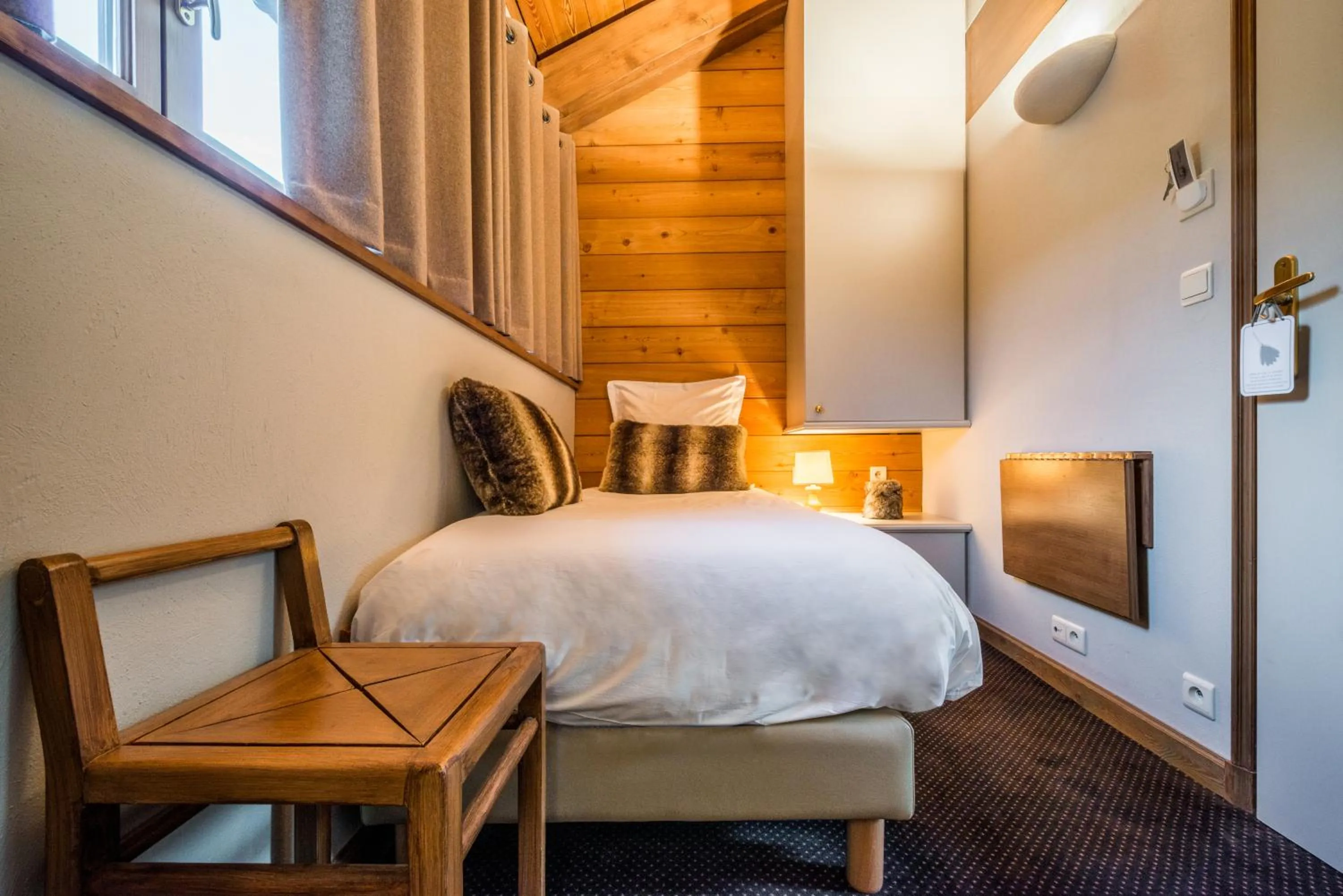 Photo of the whole room, Bed in Hotel Le Samoyede