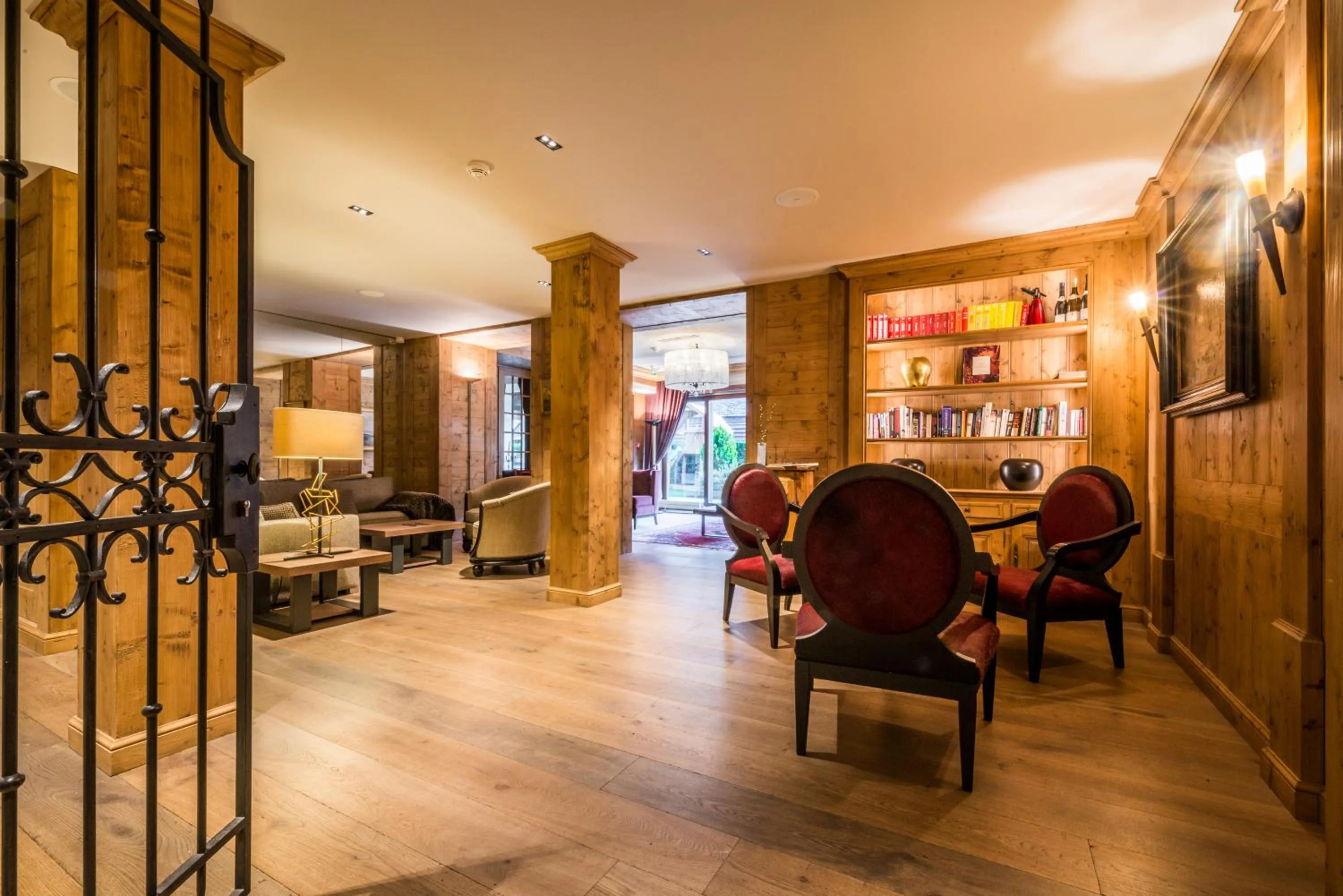 Communal lounge/ TV room in Hotel Le Samoyede