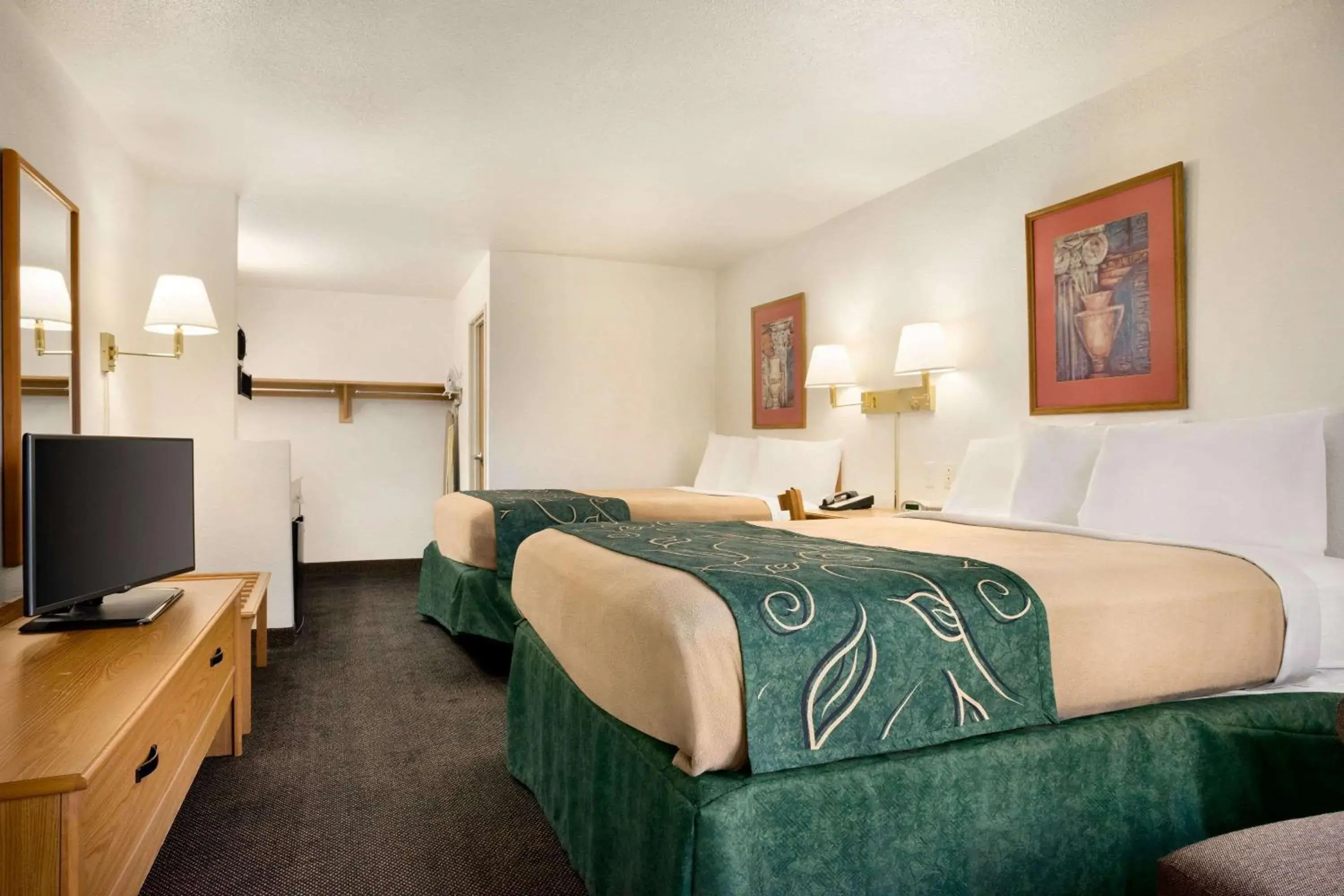 Photo of the whole room, Bed in Travelodge by Wyndham Cheyenne Photo of the whole room, Bed in Travelodge by Wyndham Cheyenne