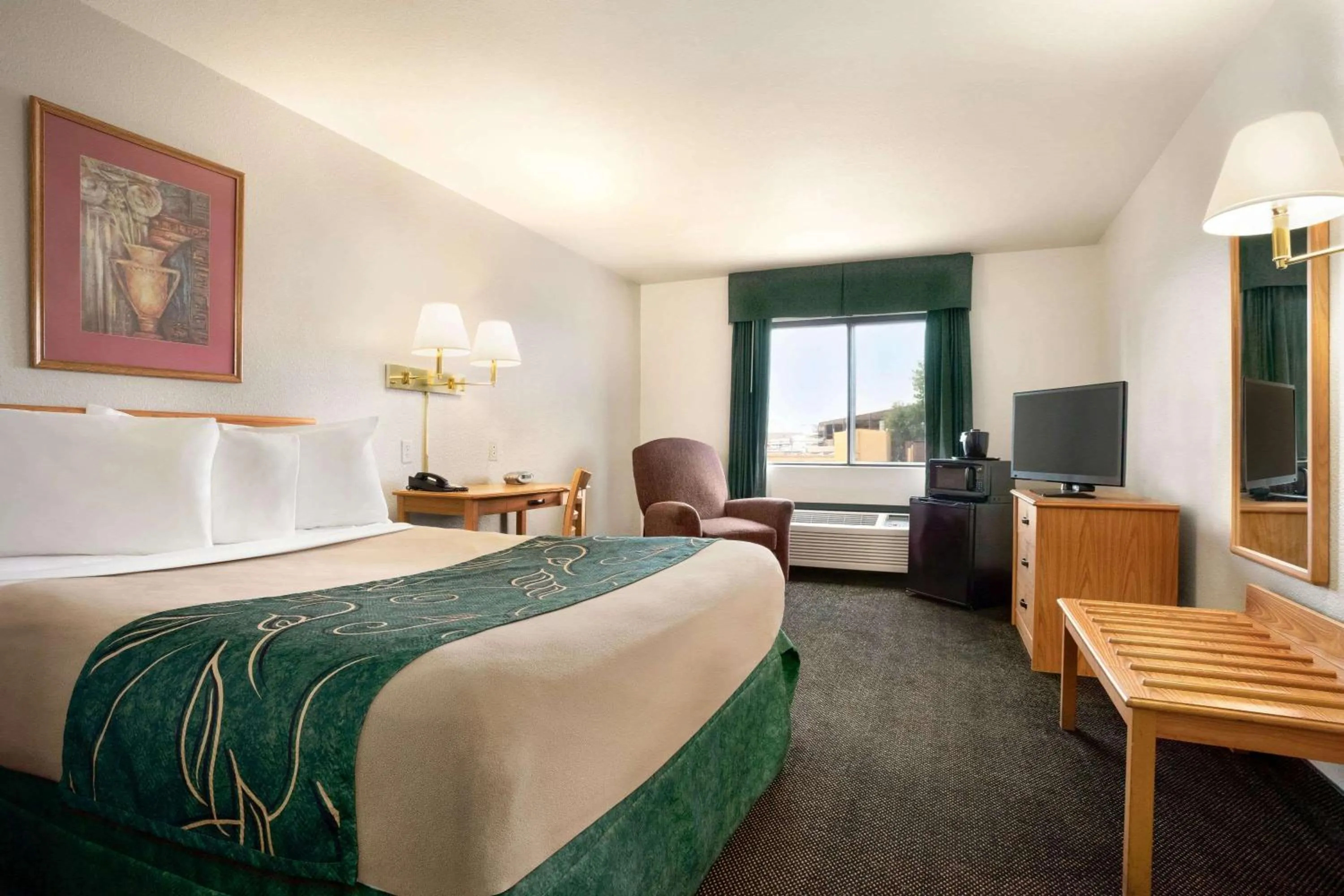 Photo of the whole room, Bed in Travelodge by Wyndham Cheyenne