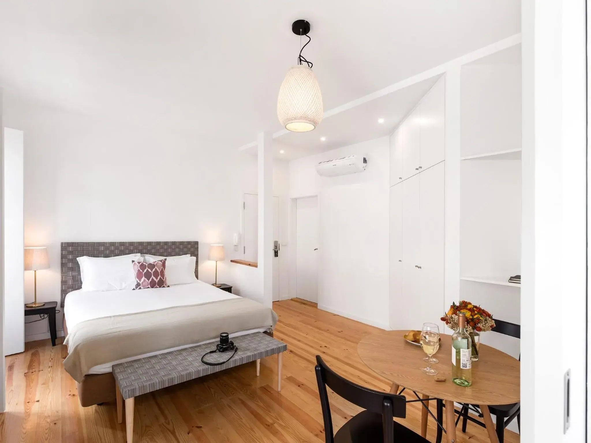 Dining area, Bed in Lisbon Serviced Apartments - Castelo S. Jorge Dining area, Bed in Lisbon Serviced Apartments - Castelo S. Jorge