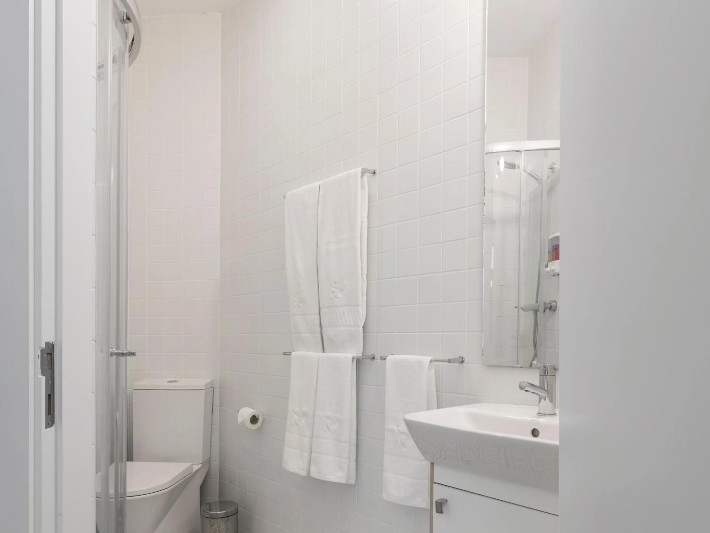 Toilet in Lisbon Serviced Apartments - Castelo S. Jorge