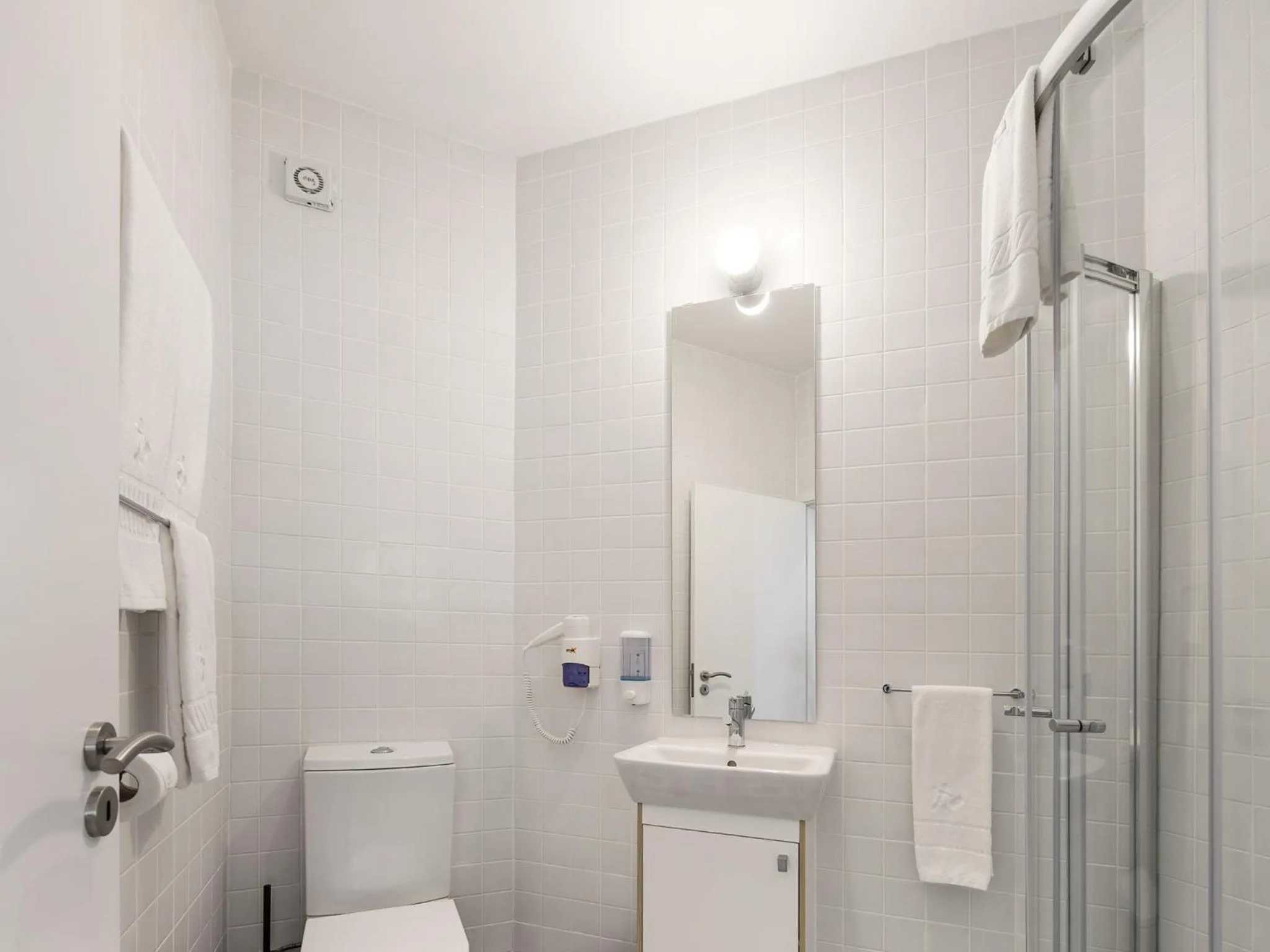 Bathroom in Lisbon Serviced Apartments - Castelo S. Jorge
