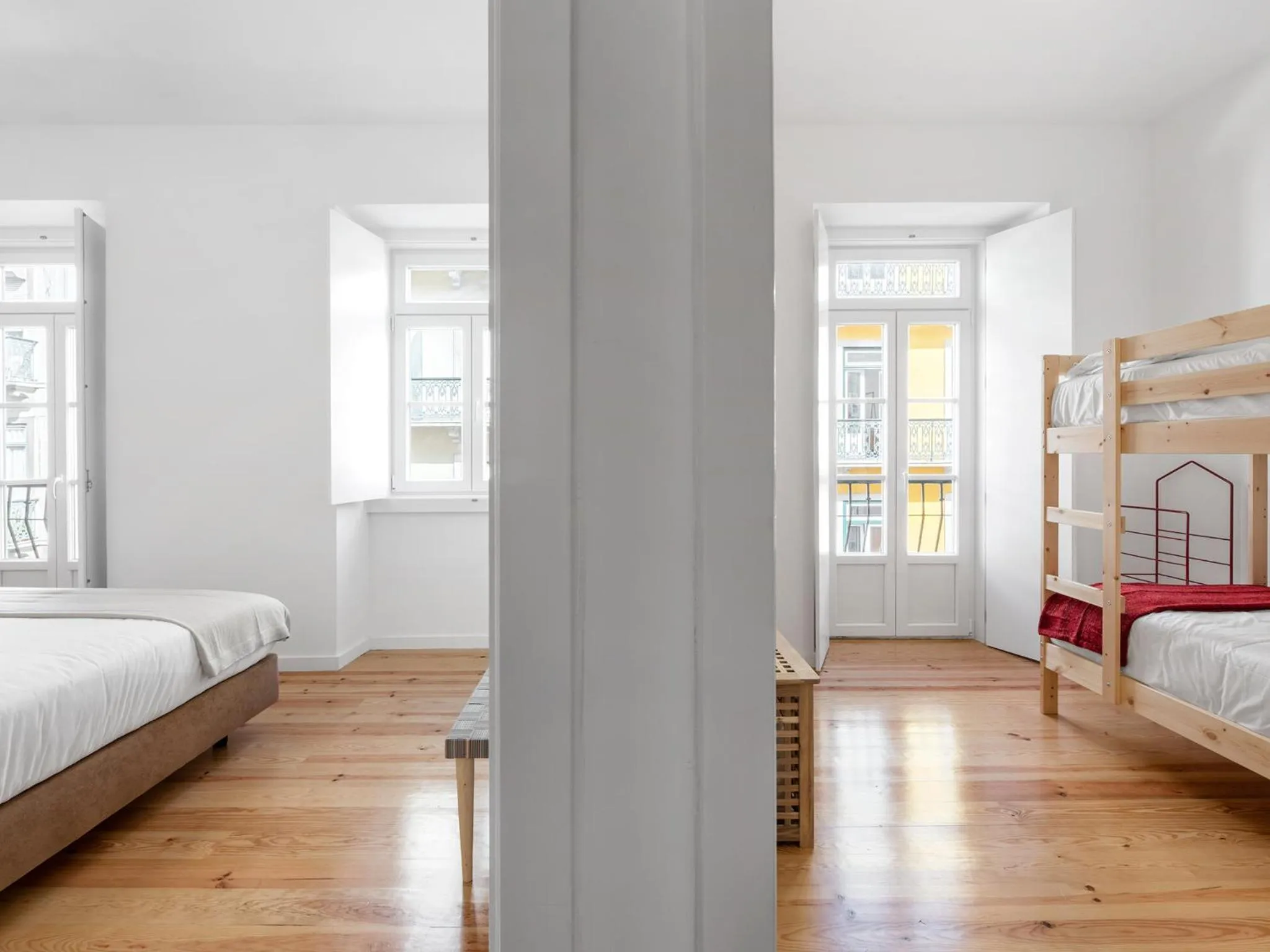 Bedroom, Bed in Lisbon Serviced Apartments - Castelo S. Jorge