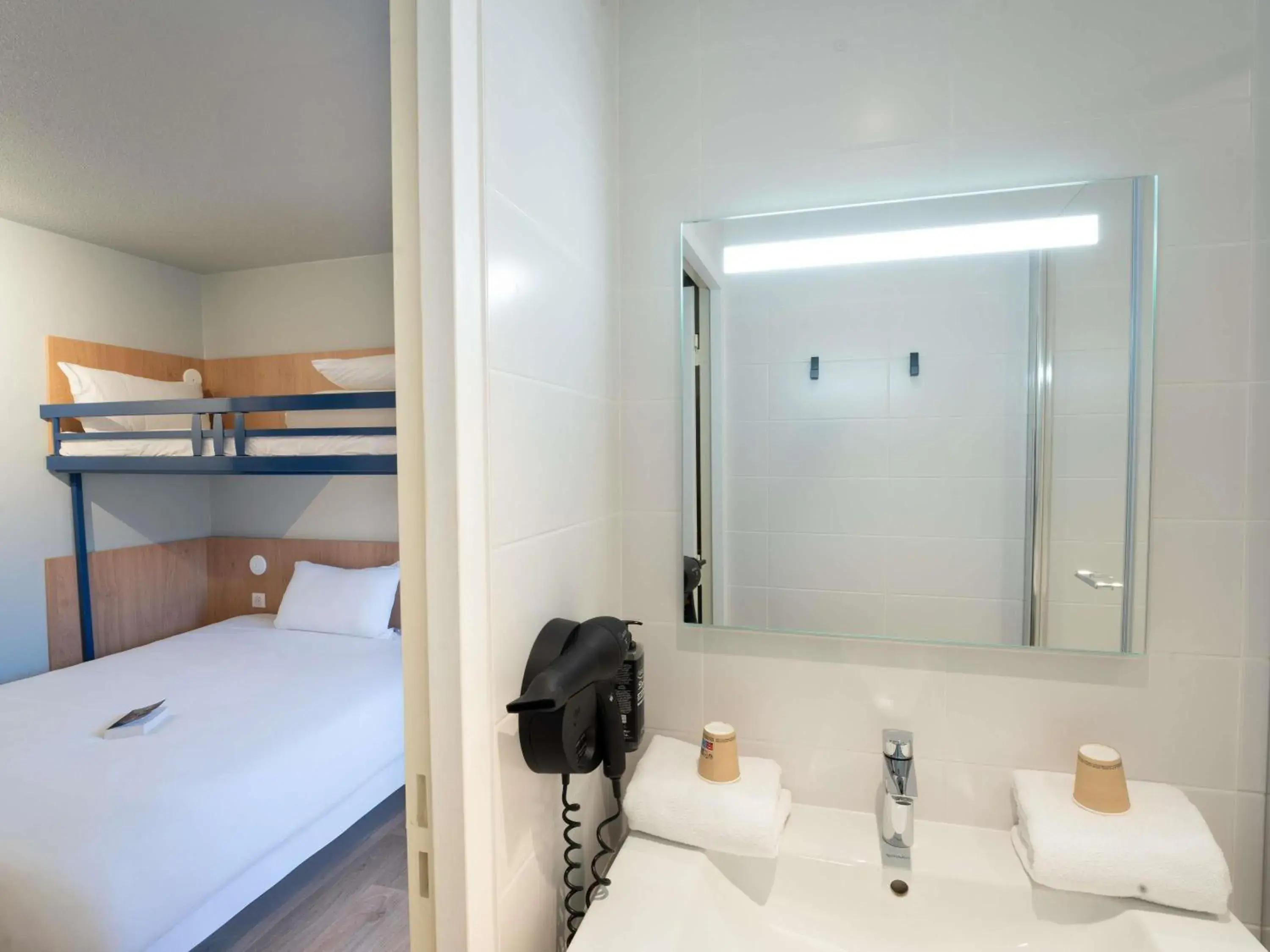 Bedroom, Bed in Hotel Ibis Budget Rennes Cesson Bedroom, Bed in Hotel Ibis Budget Rennes Cesson