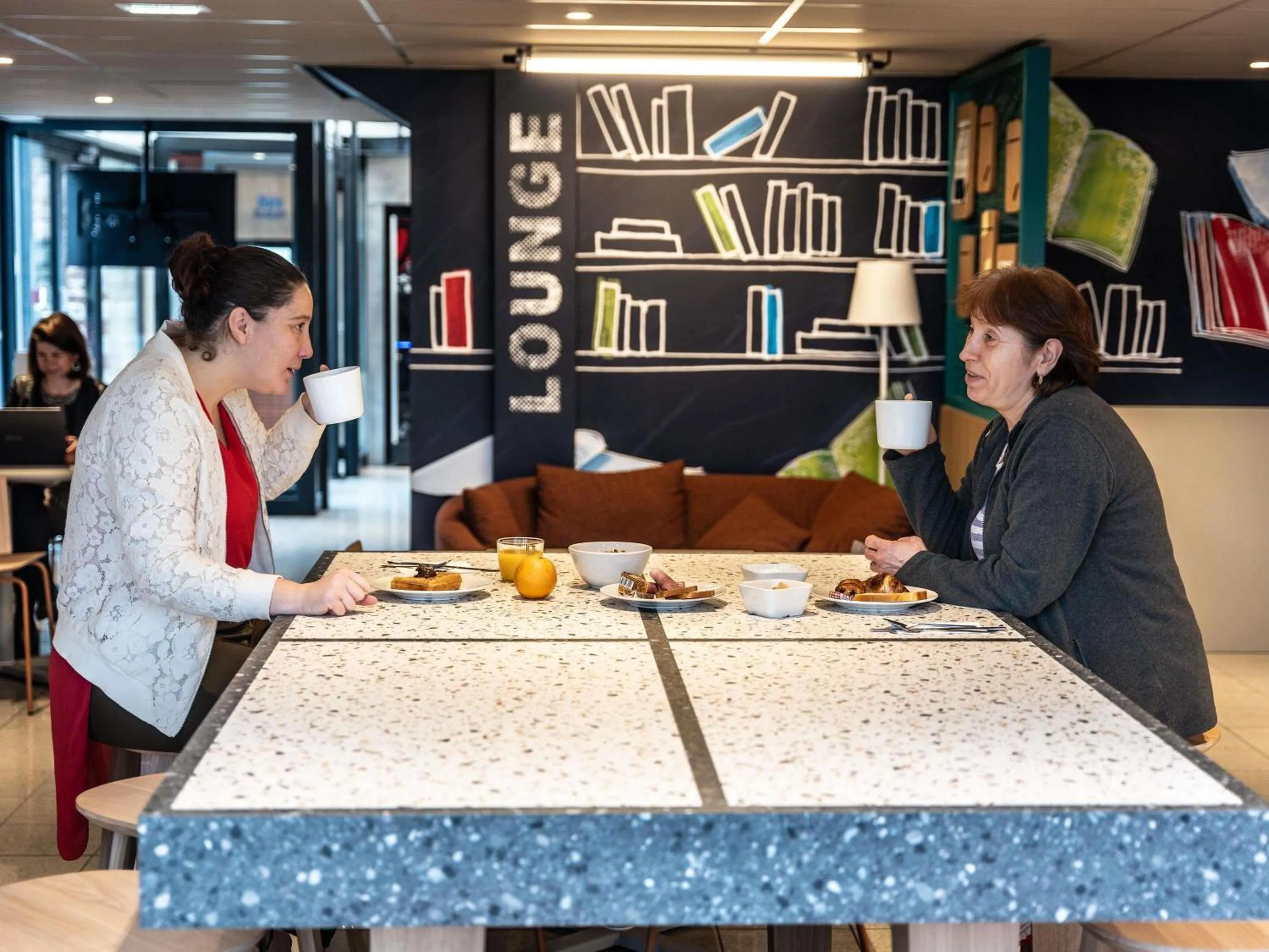 Breakfast in Hotel Ibis Budget Rennes Cesson