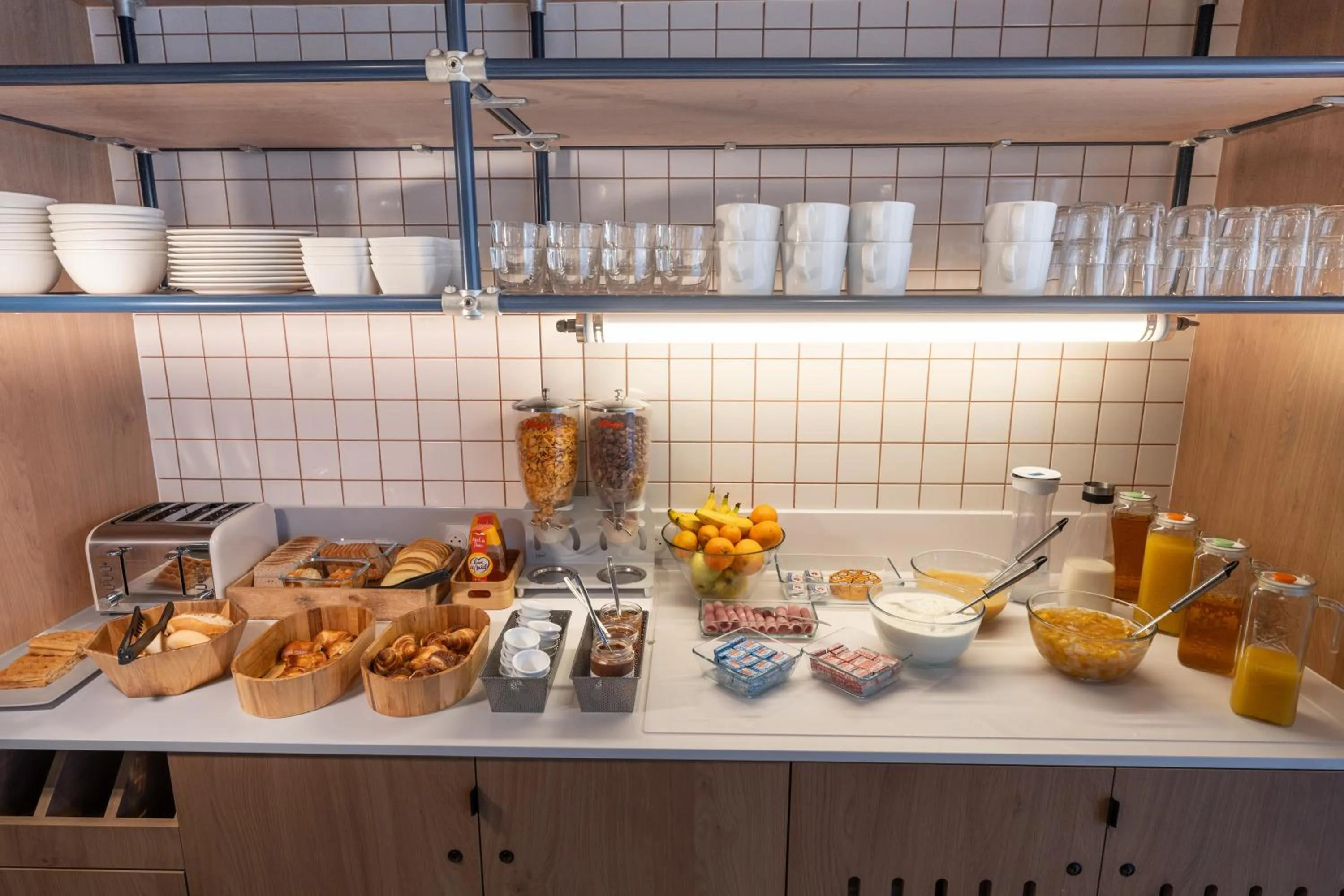 Breakfast in Hotel Ibis Budget Rennes Cesson